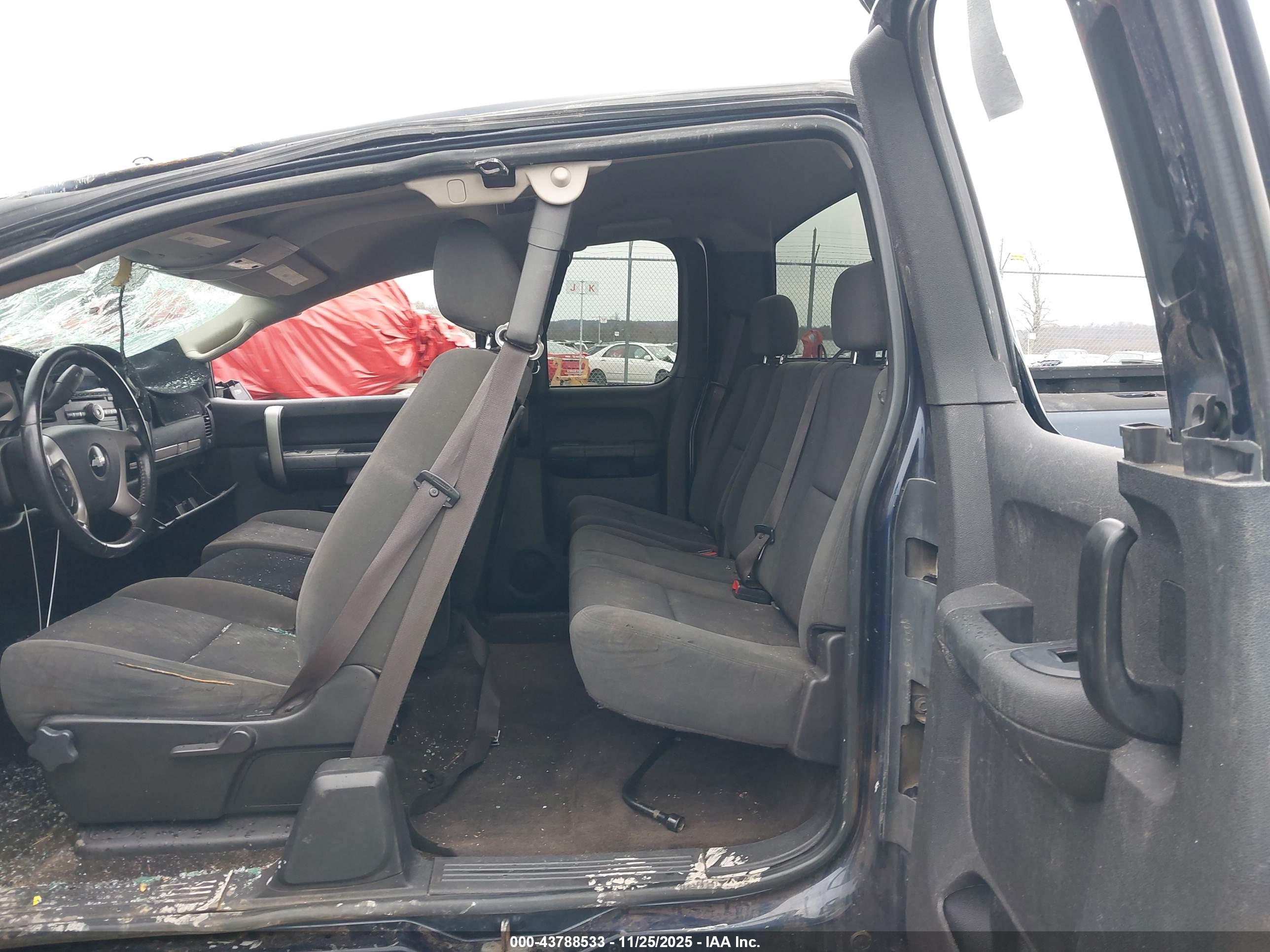 CHEVROLET SILVERADO image 8