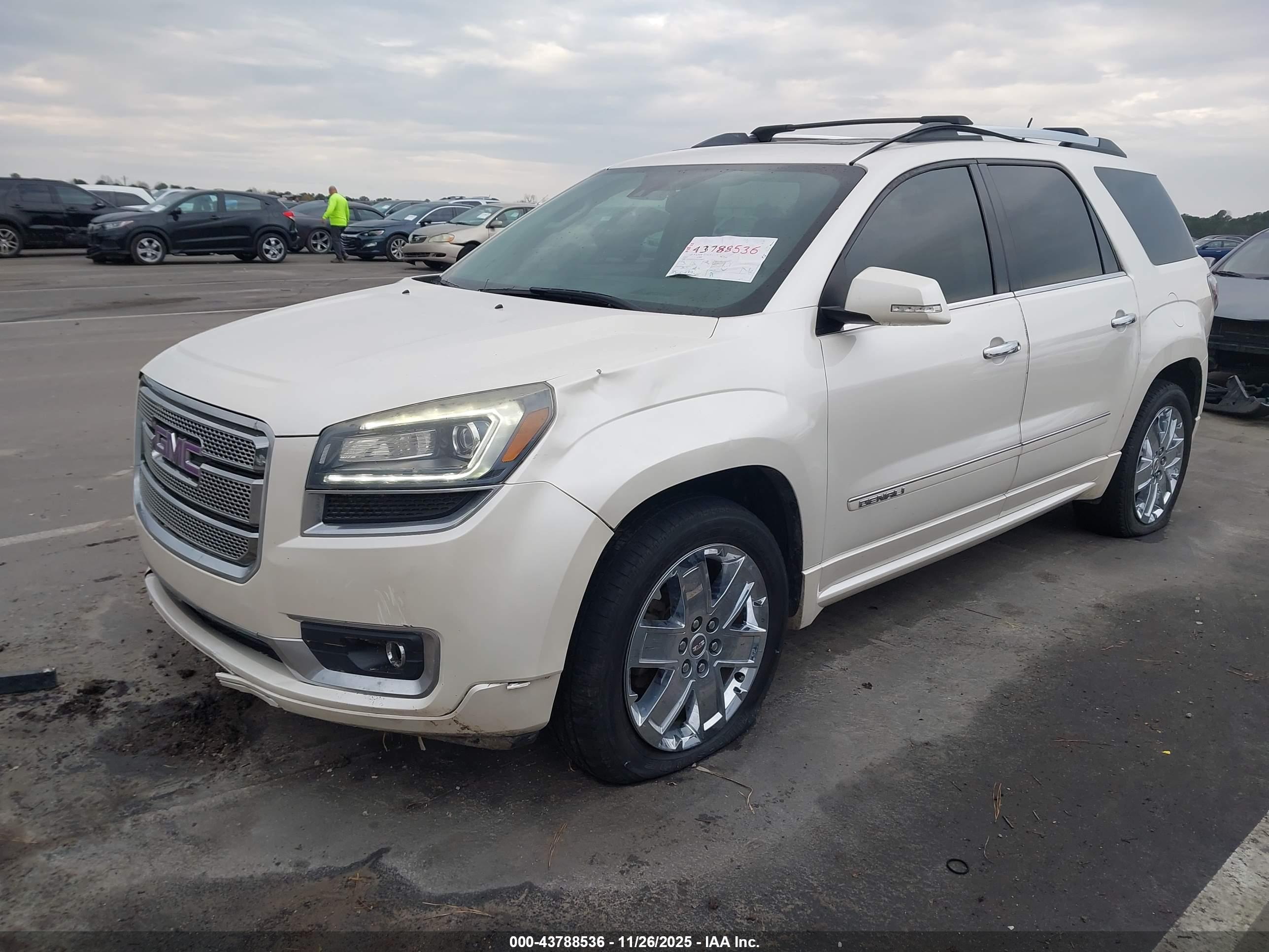 GMC ACADIA image 2