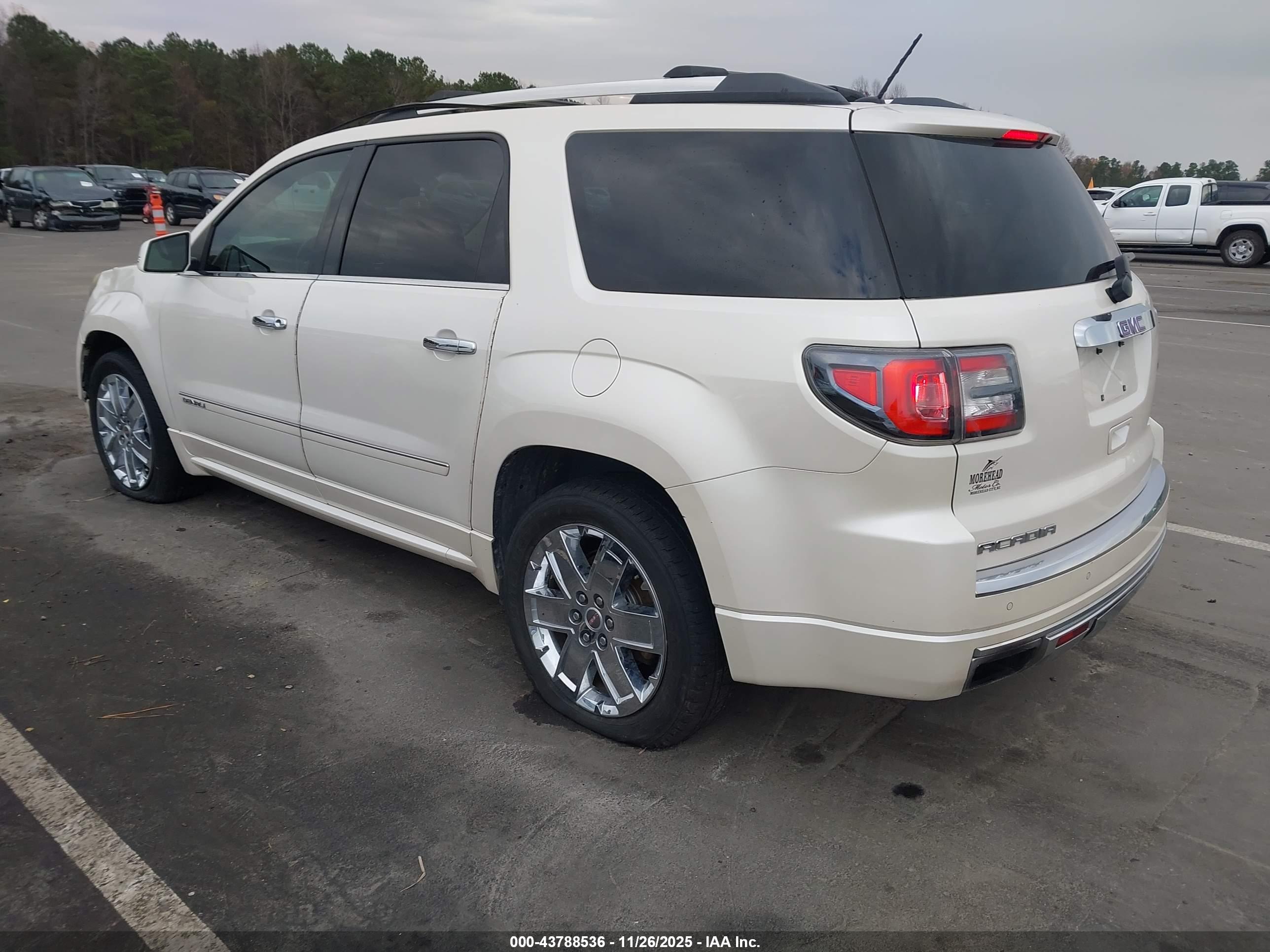GMC ACADIA image 3