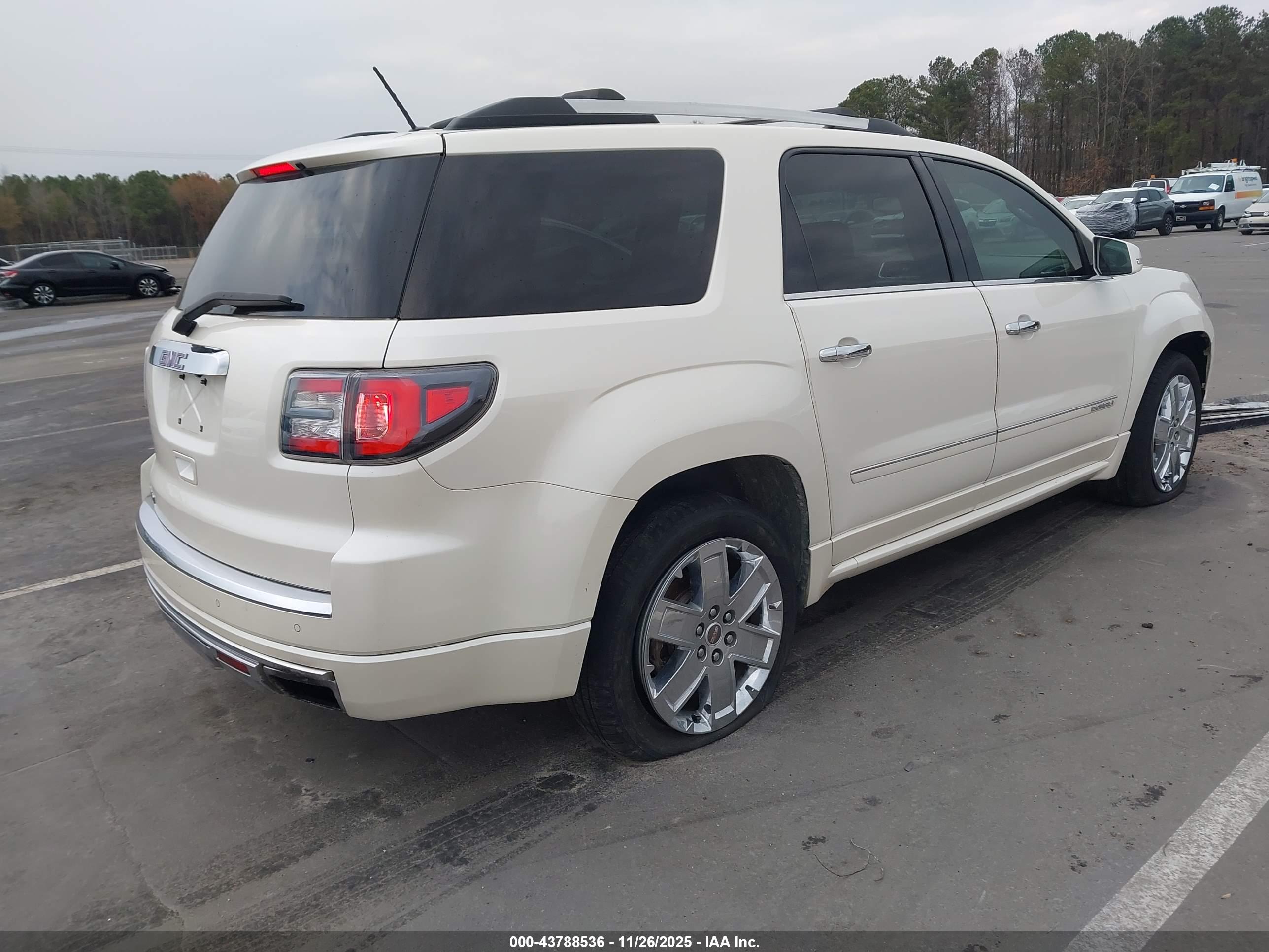 GMC ACADIA image 4