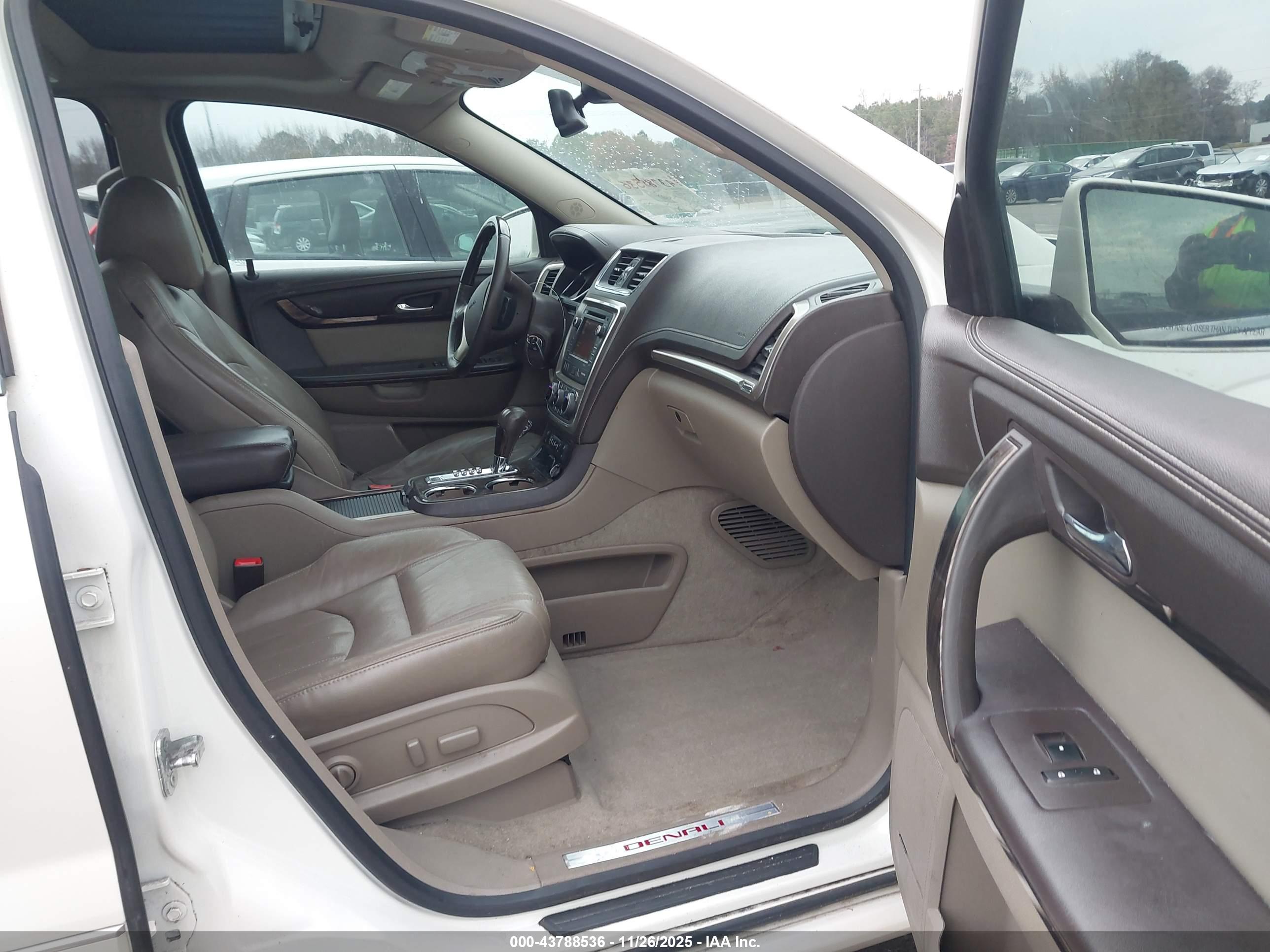 GMC ACADIA image 5
