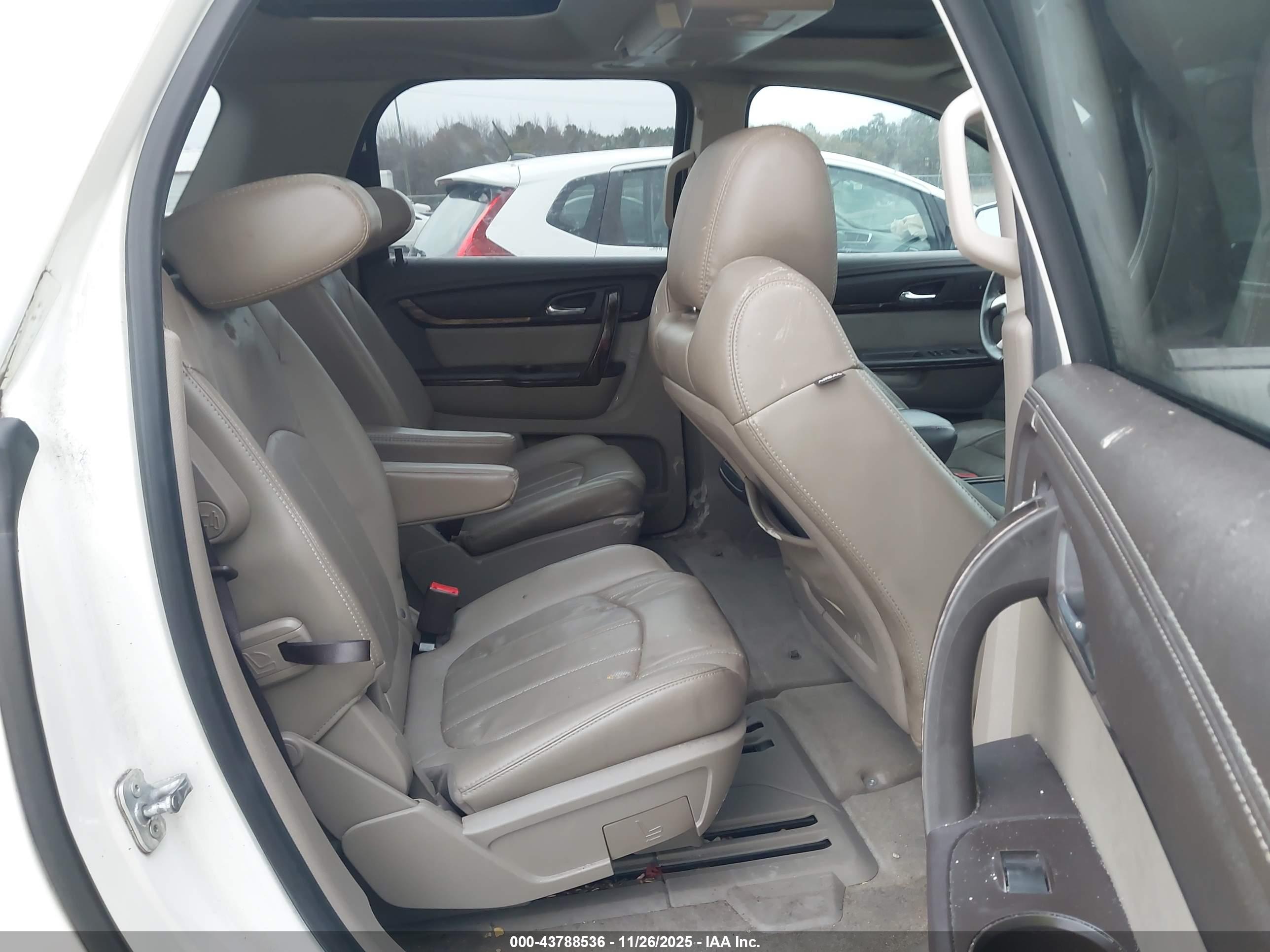 GMC ACADIA image 8