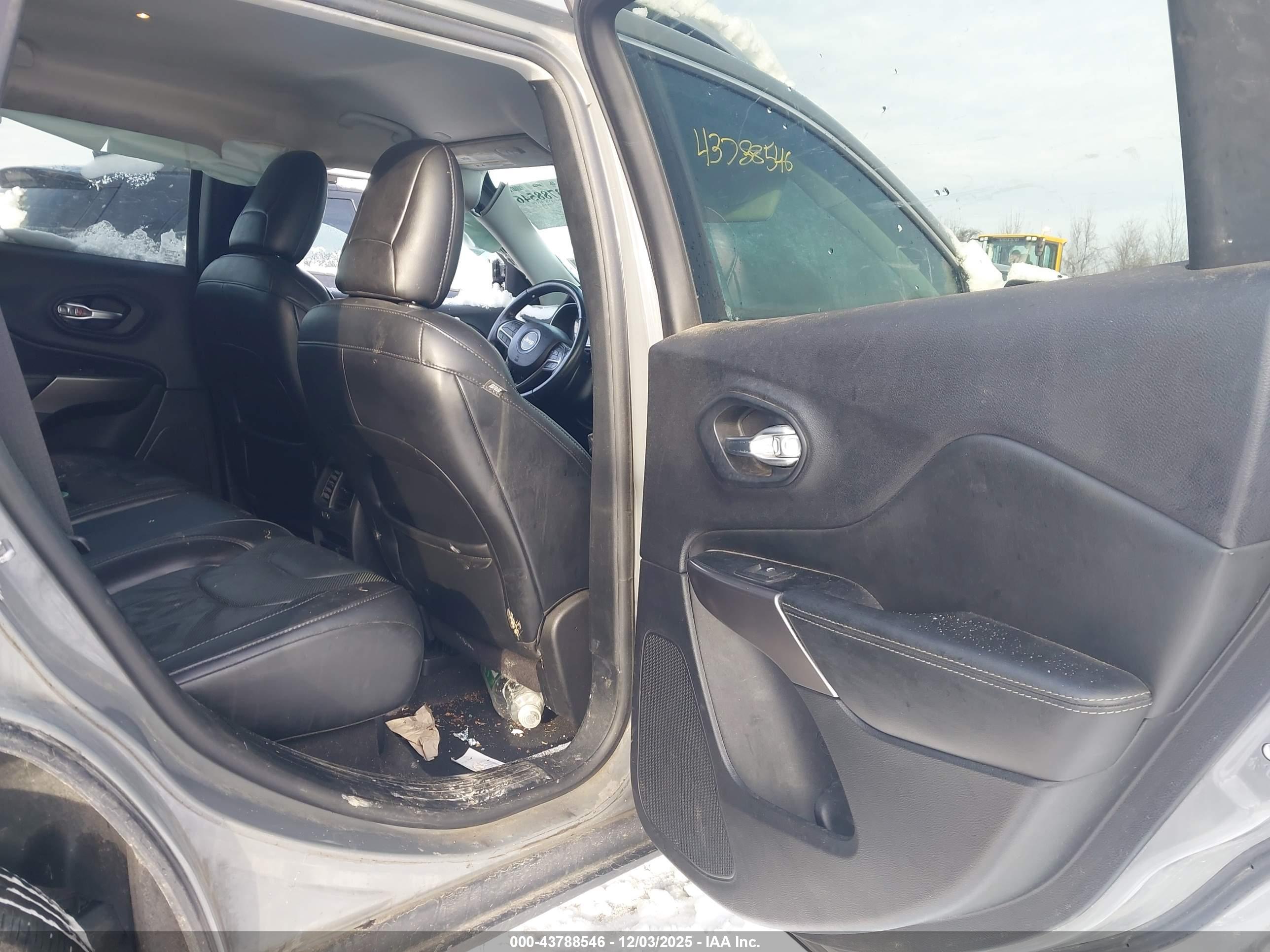 JEEP CHEROKEE image 8