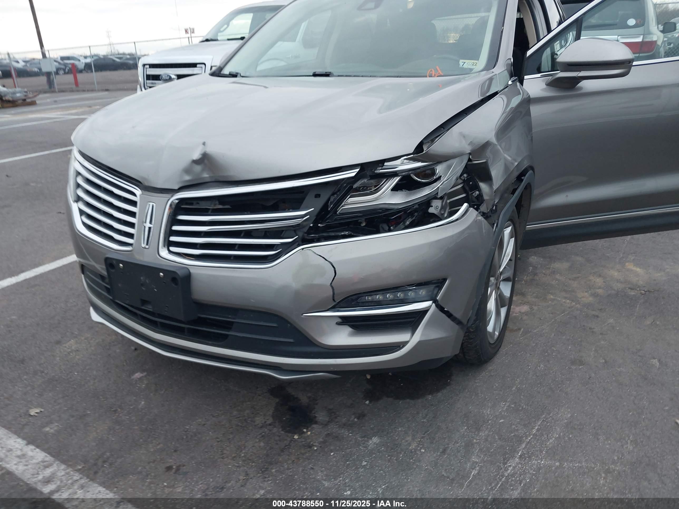 LINCOLN MKC image 6