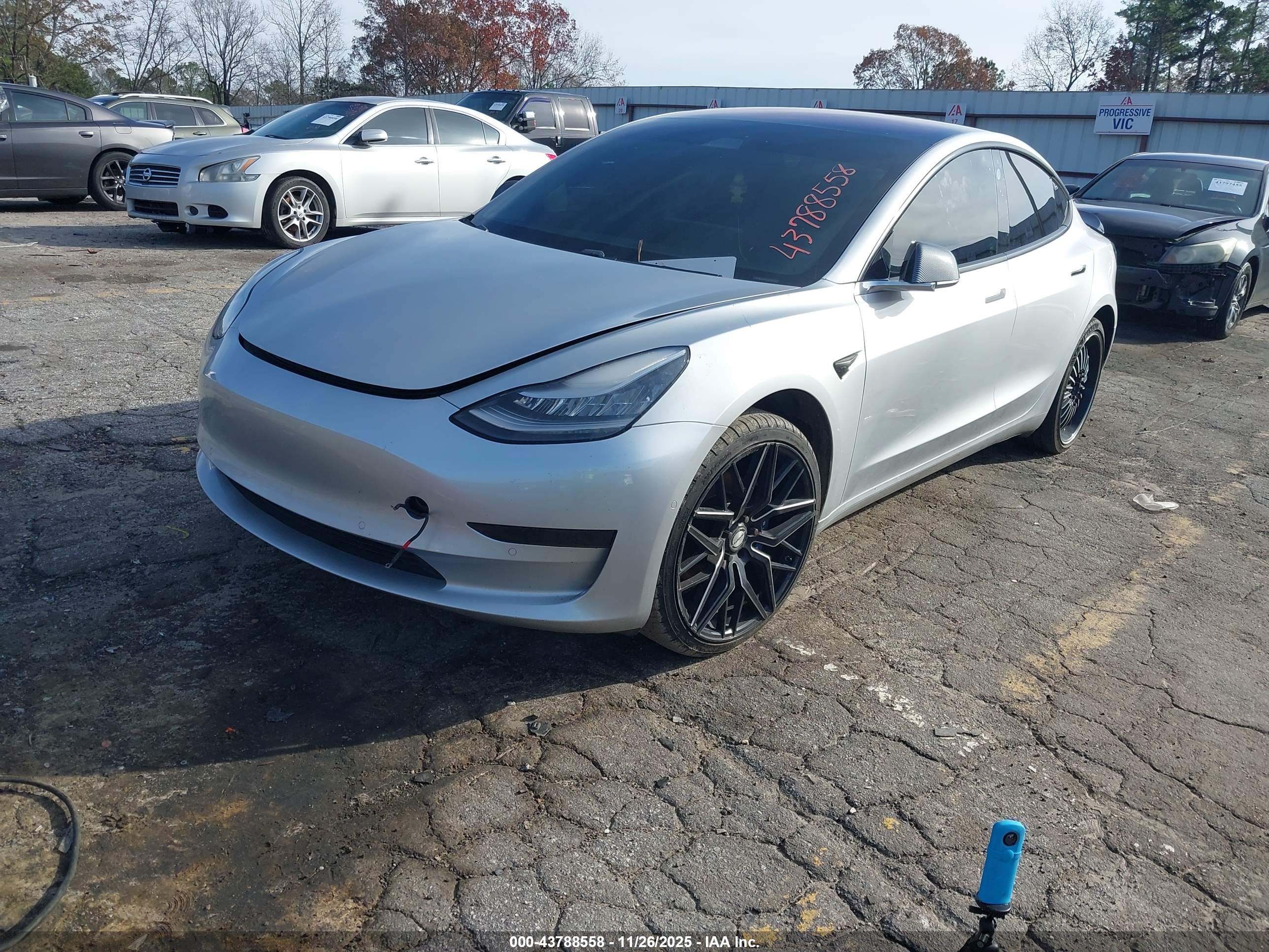 TESLA MODEL image 2