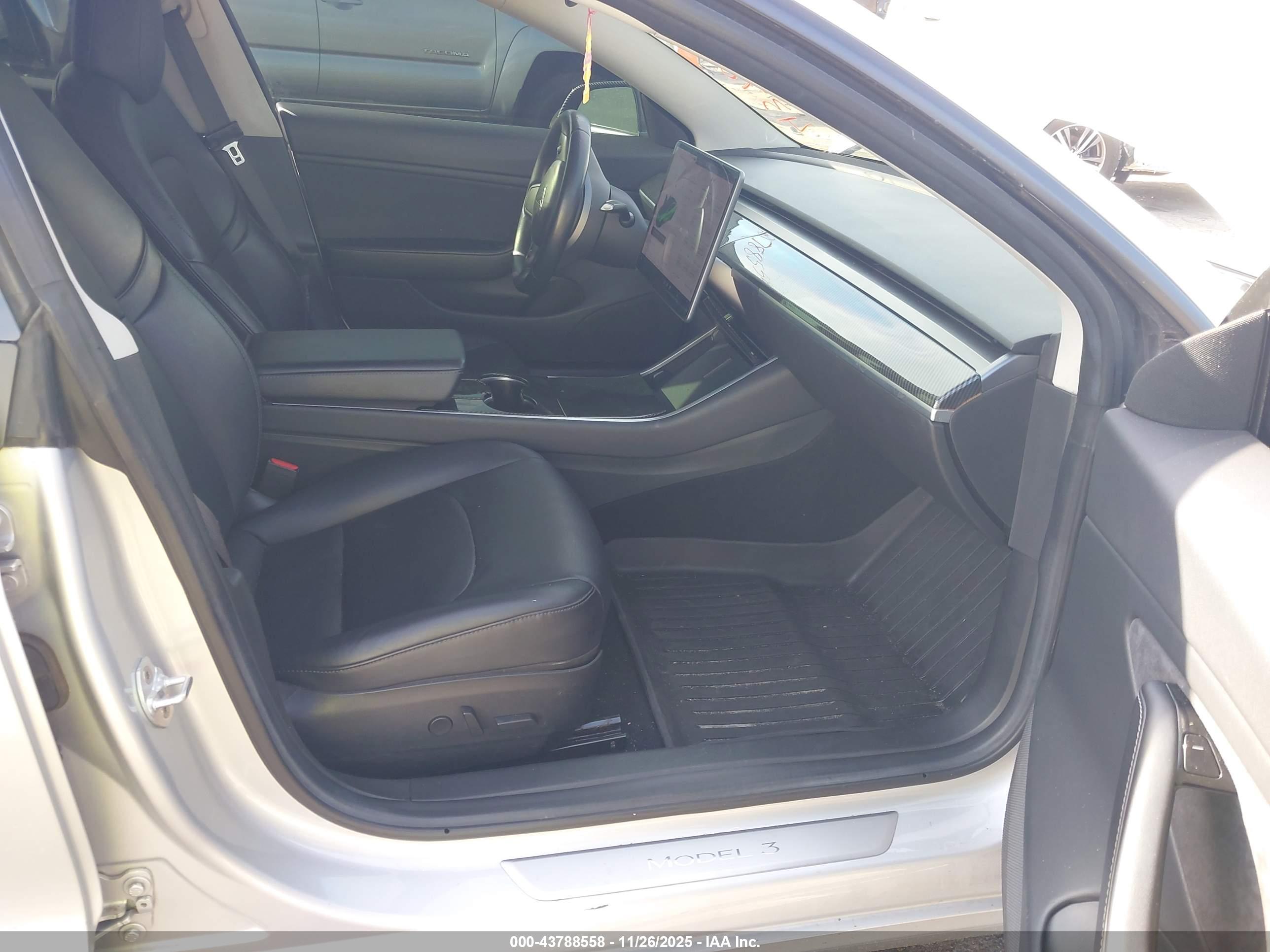TESLA MODEL image 5