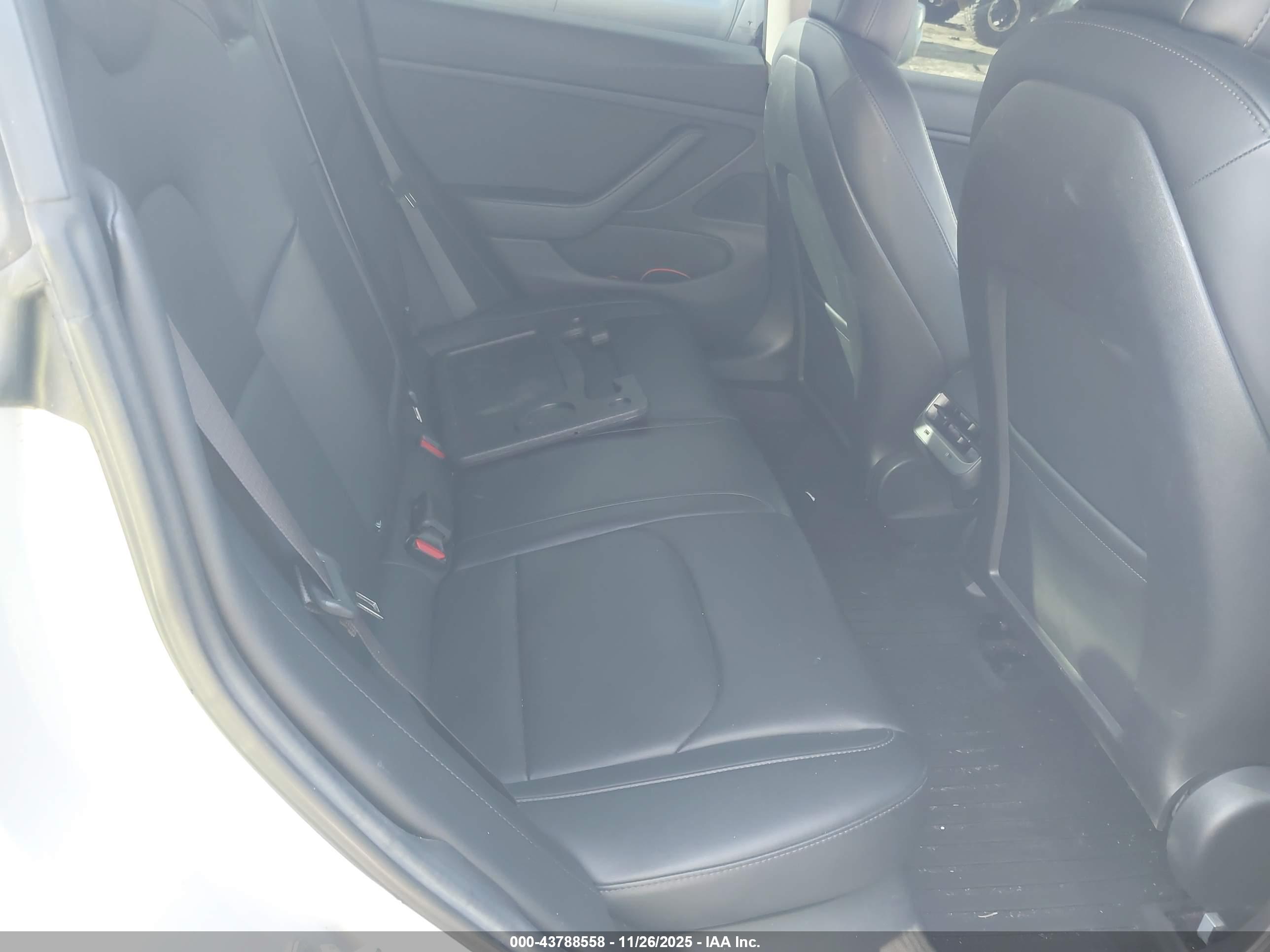 TESLA MODEL image 8