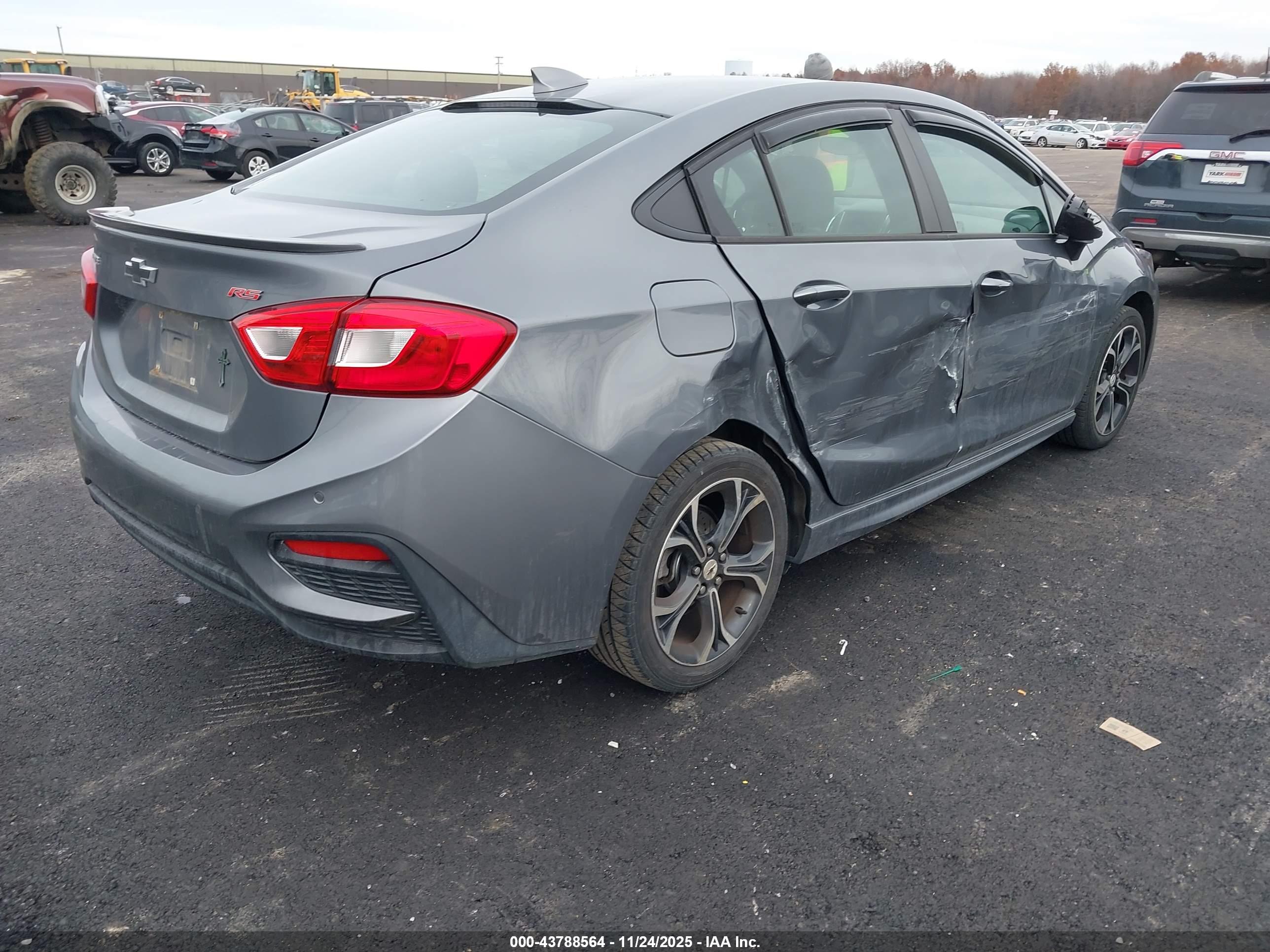 CHEVROLET CRUZE image 4