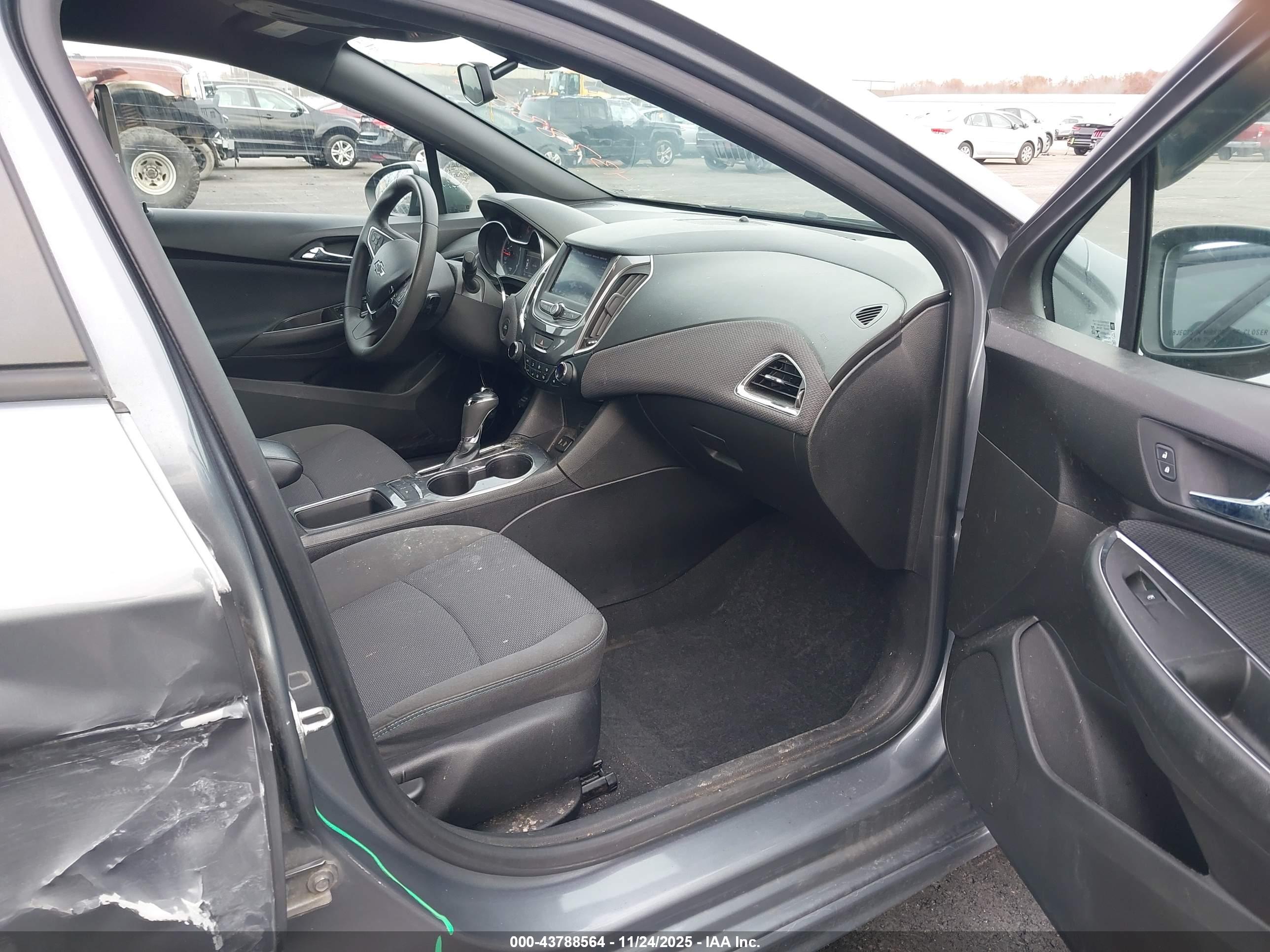 CHEVROLET CRUZE image 5