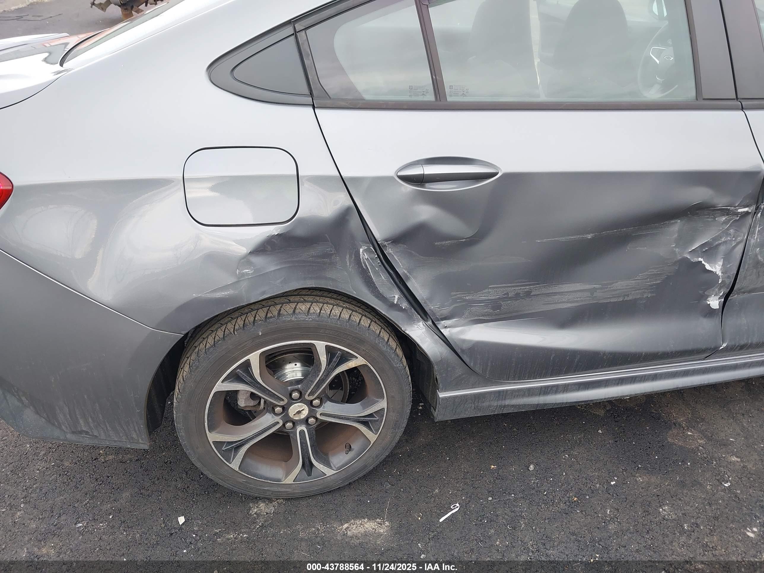 CHEVROLET CRUZE image 6