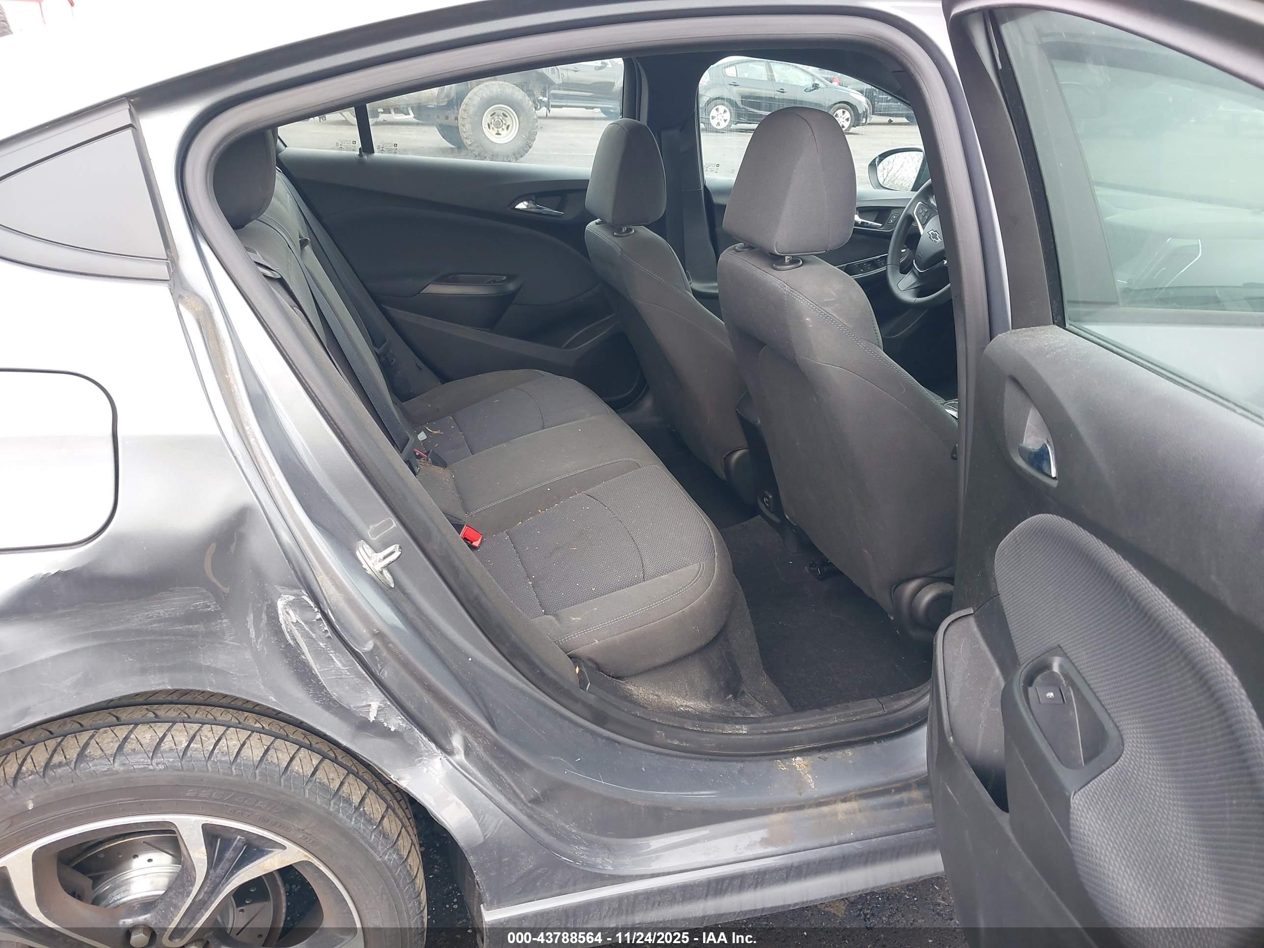 CHEVROLET CRUZE image 8
