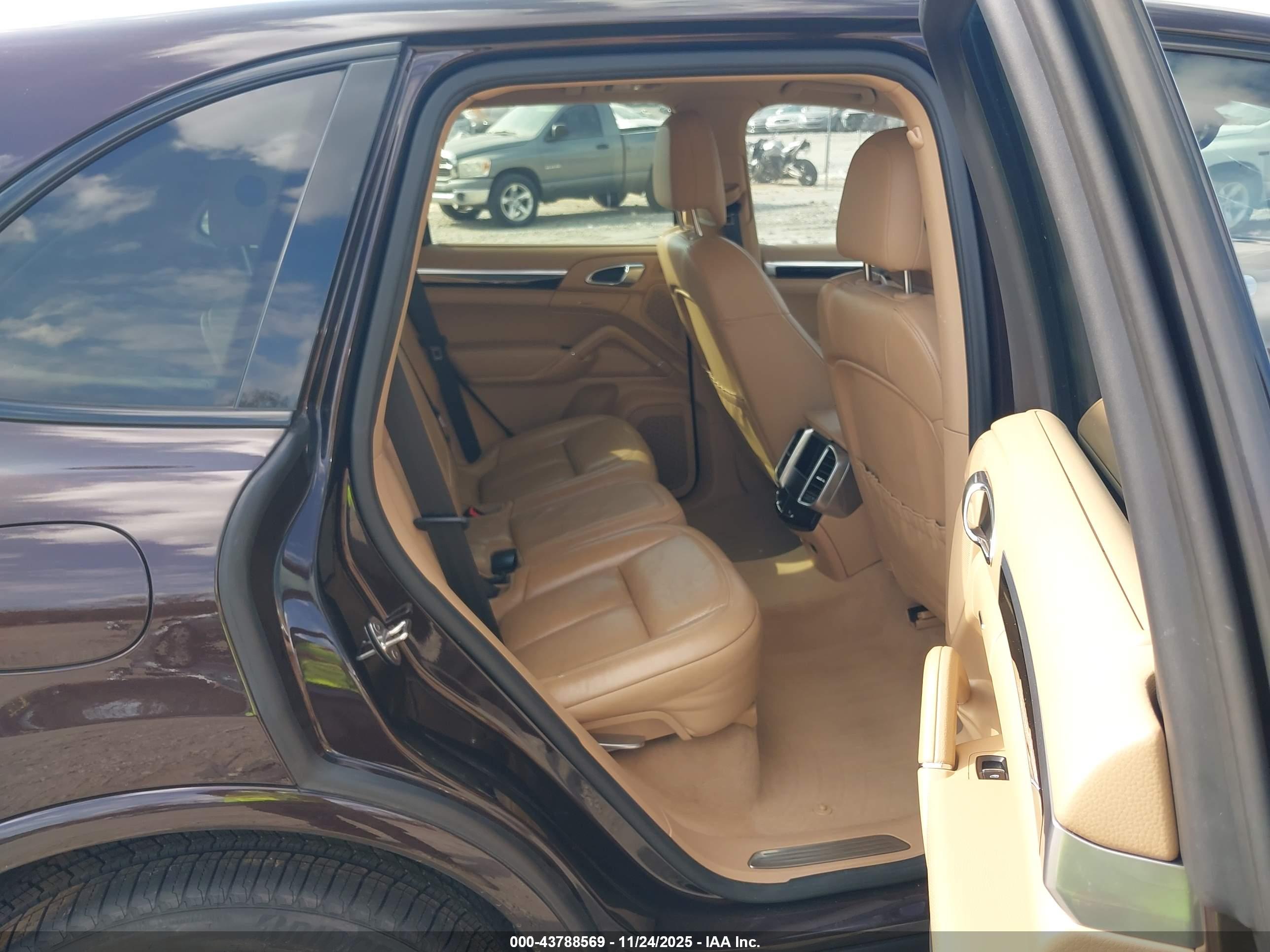 PORSCHE CAYENNE image 8