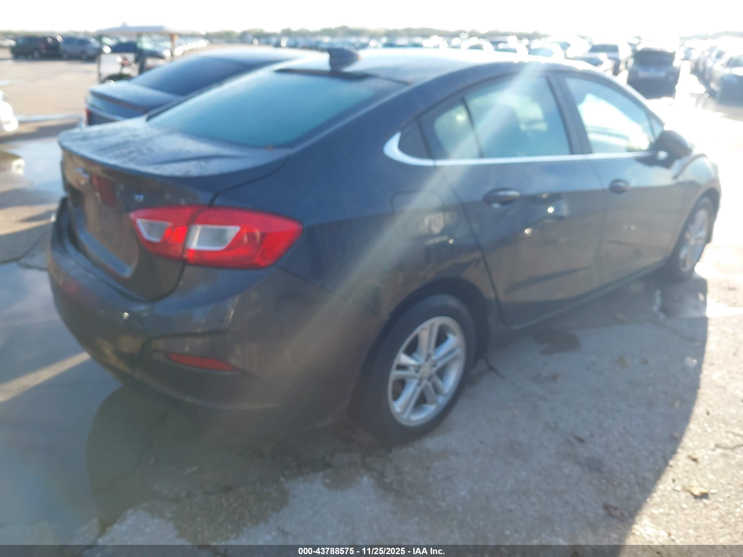 CHEVROLET CRUZE image 4