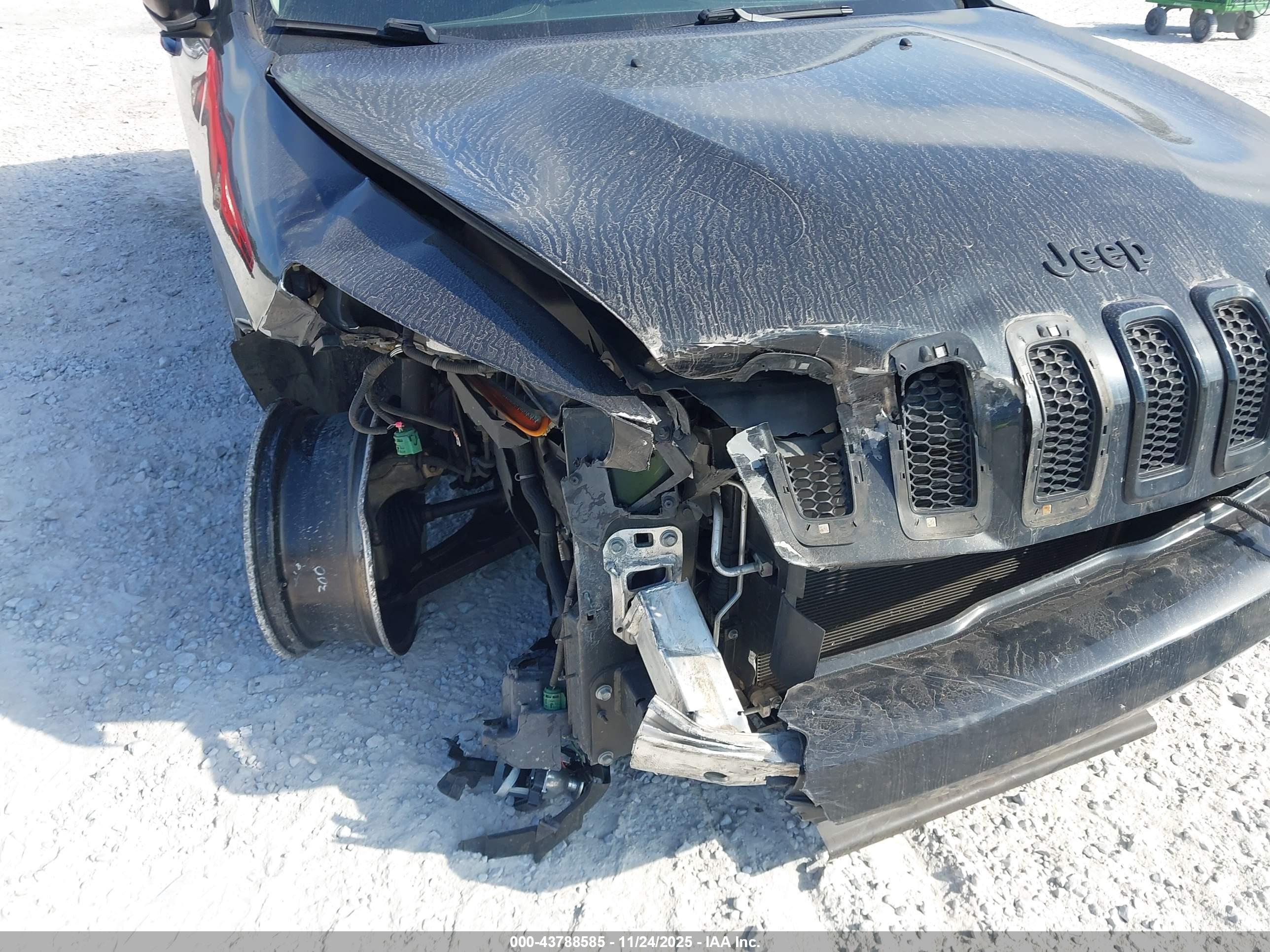 JEEP CHEROKEE image 6