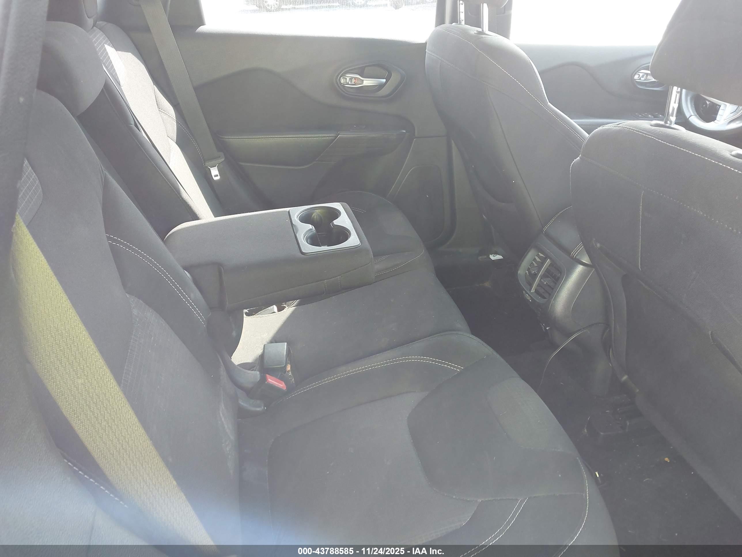 JEEP CHEROKEE image 8