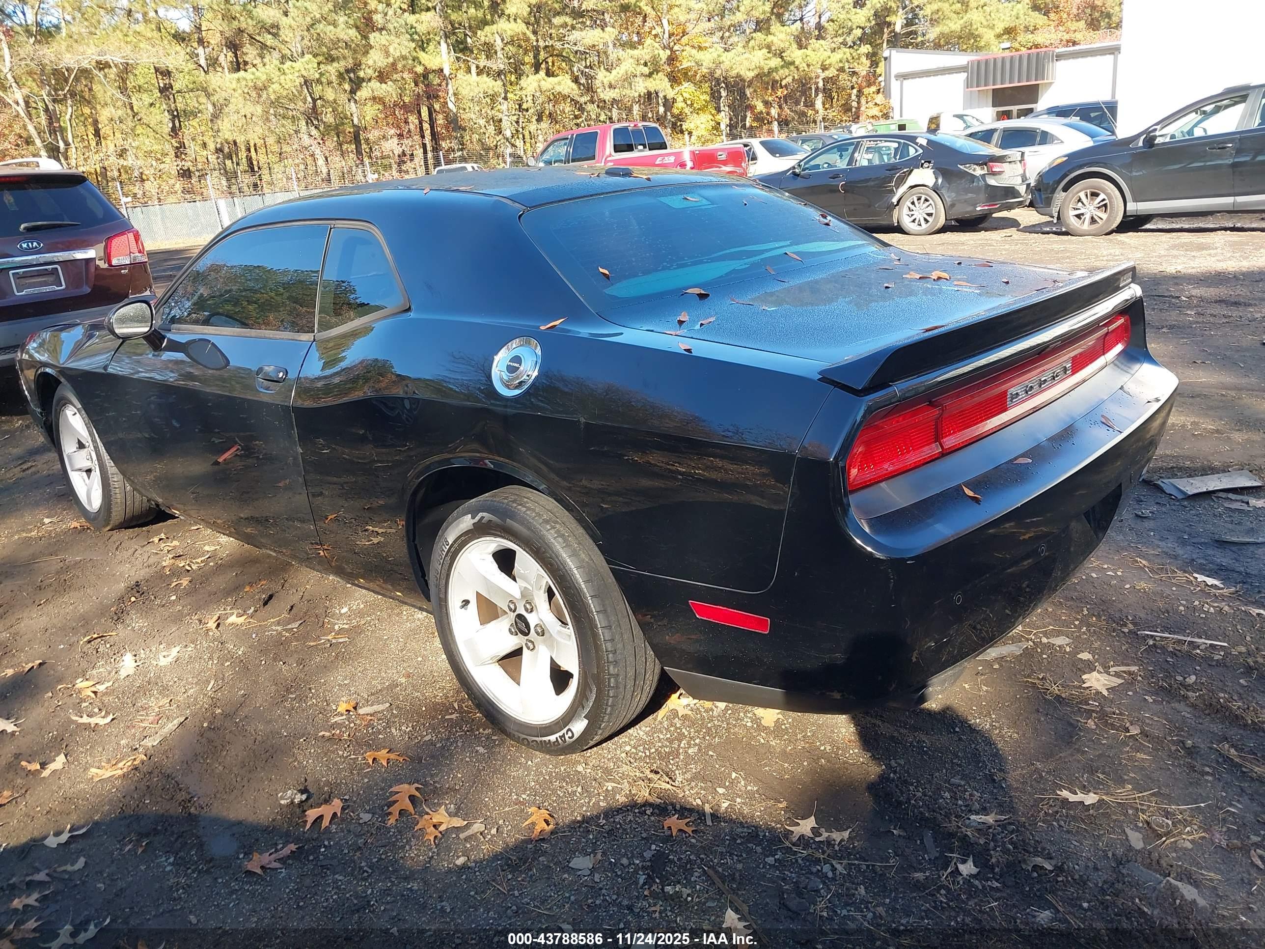 DODGE CHALLENGER image 3