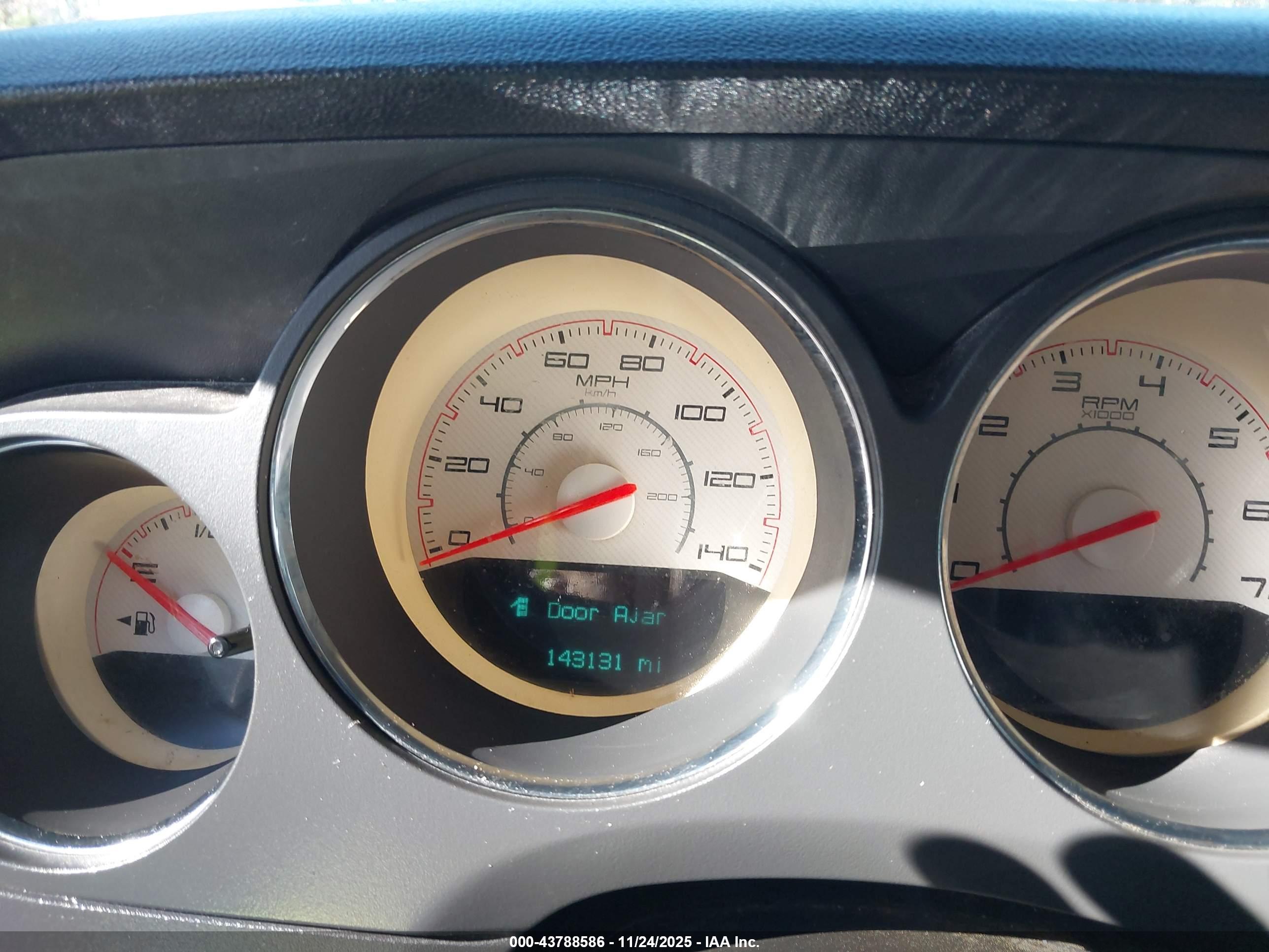 DODGE CHALLENGER image 7
