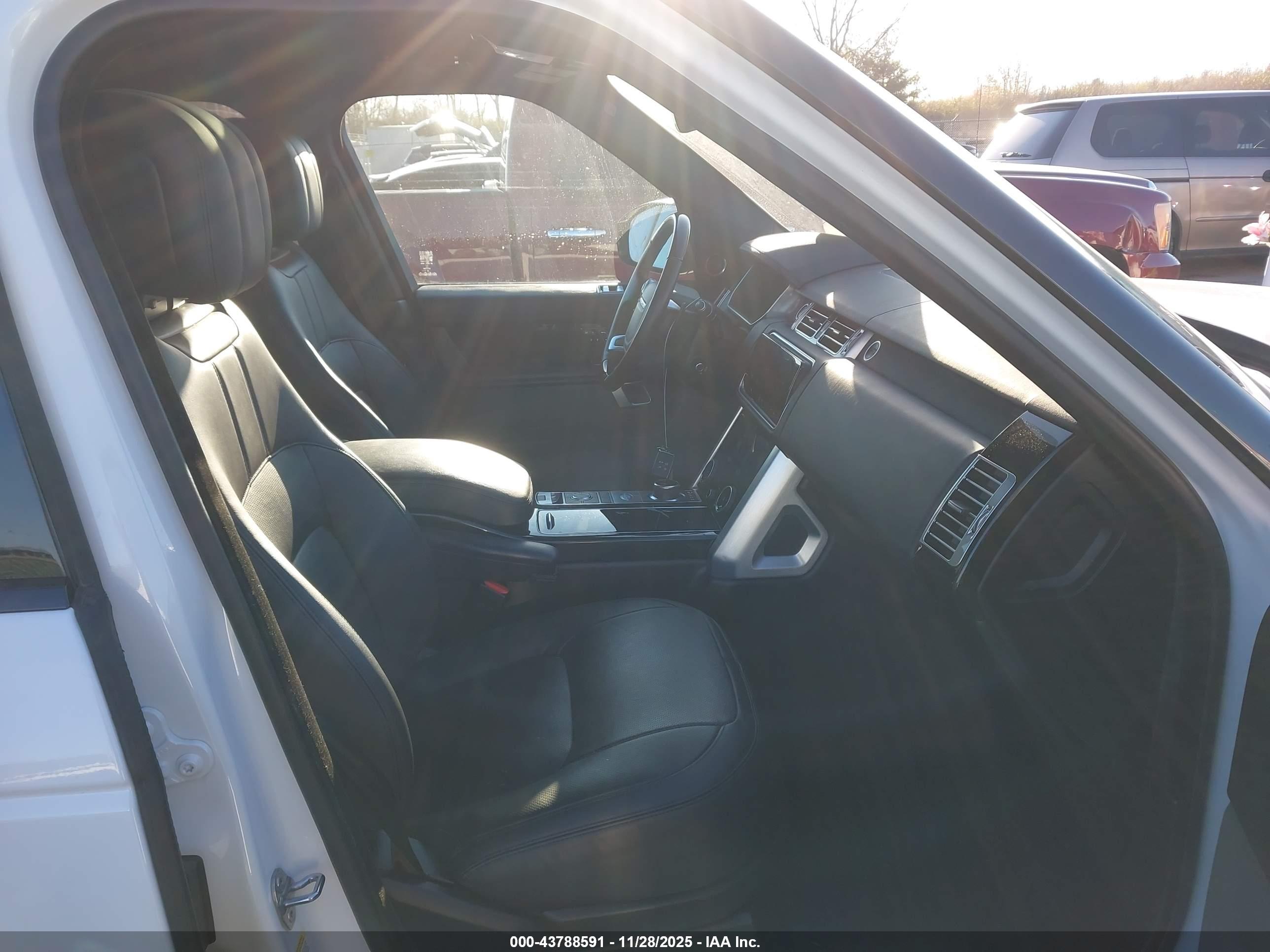 LAND ROVER image 5