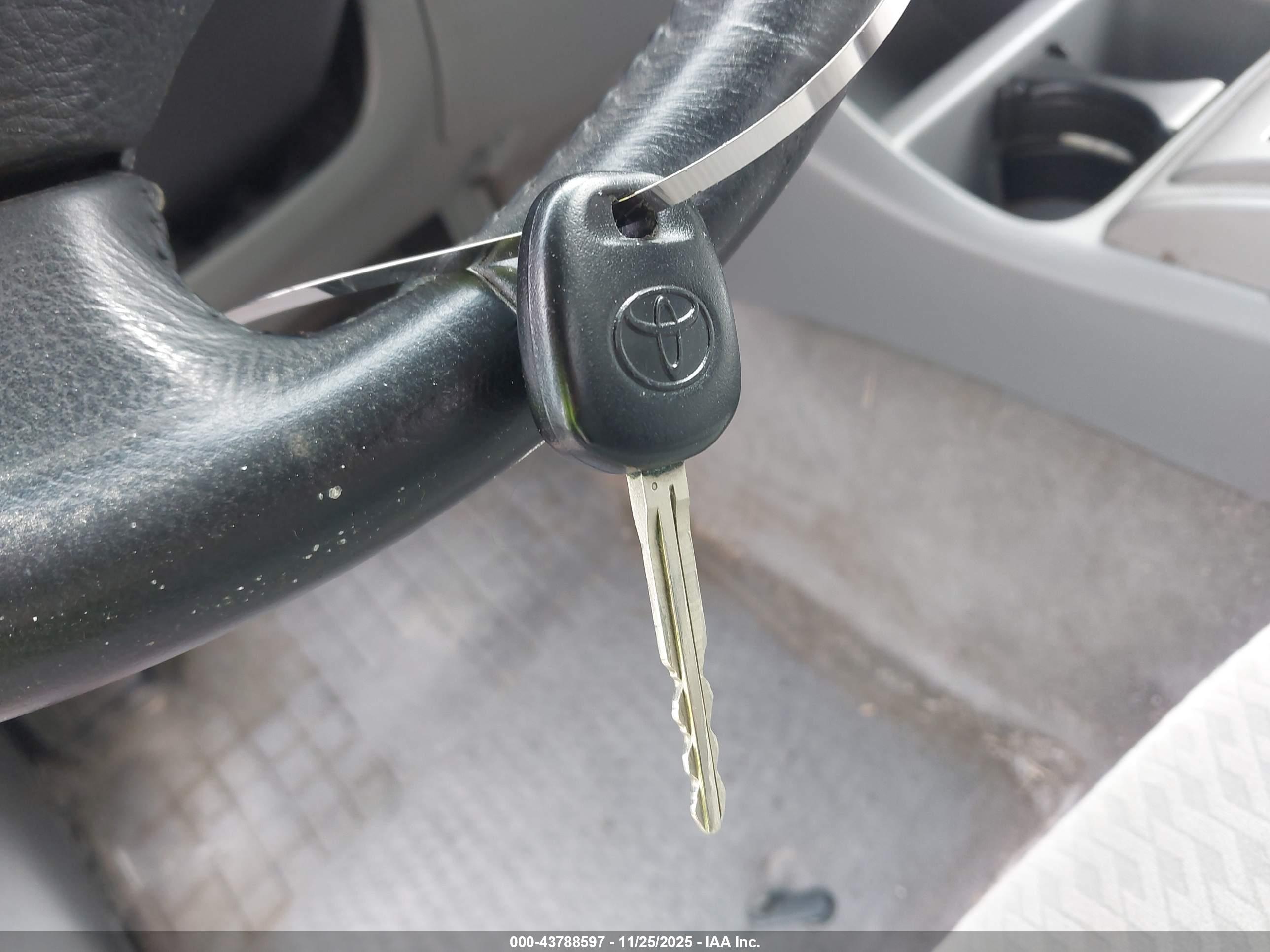 TOYOTA TACOMA image 11