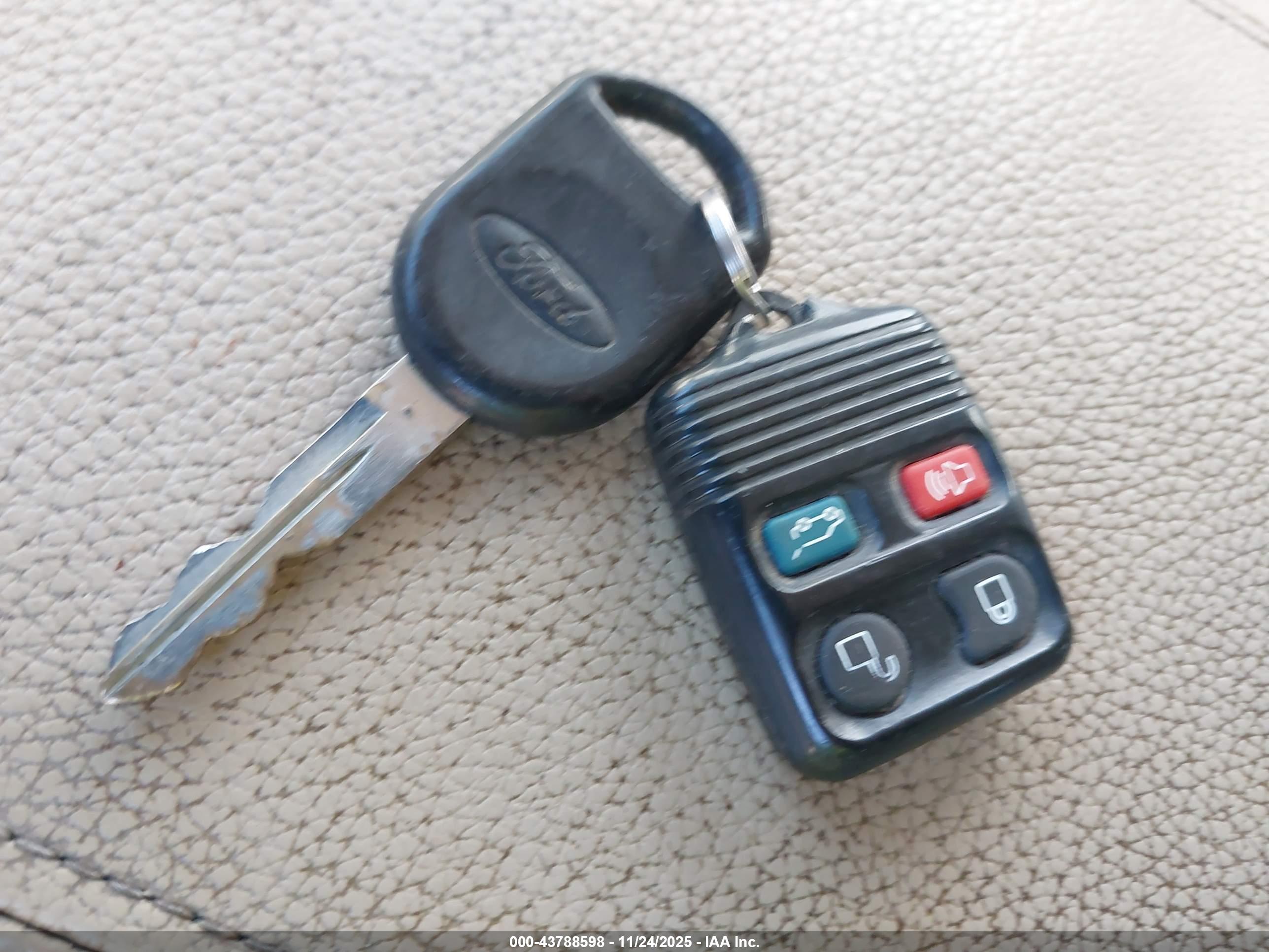 FORD EXPLORER image 11