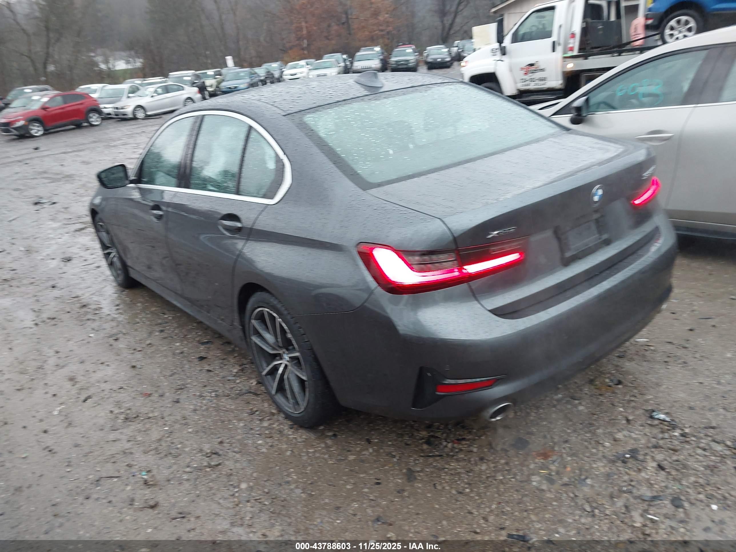 BMW 330I image 3