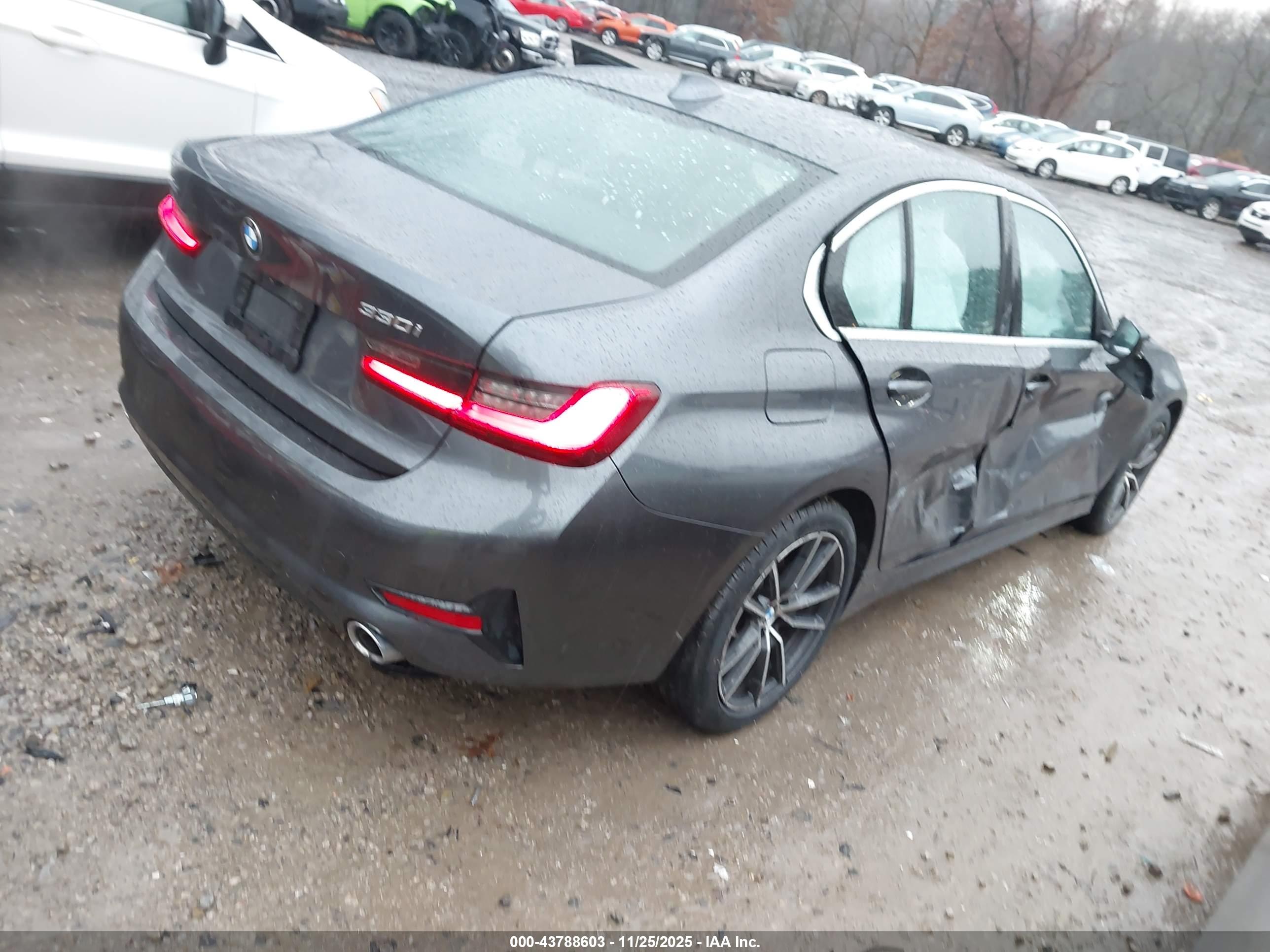BMW 330I image 4