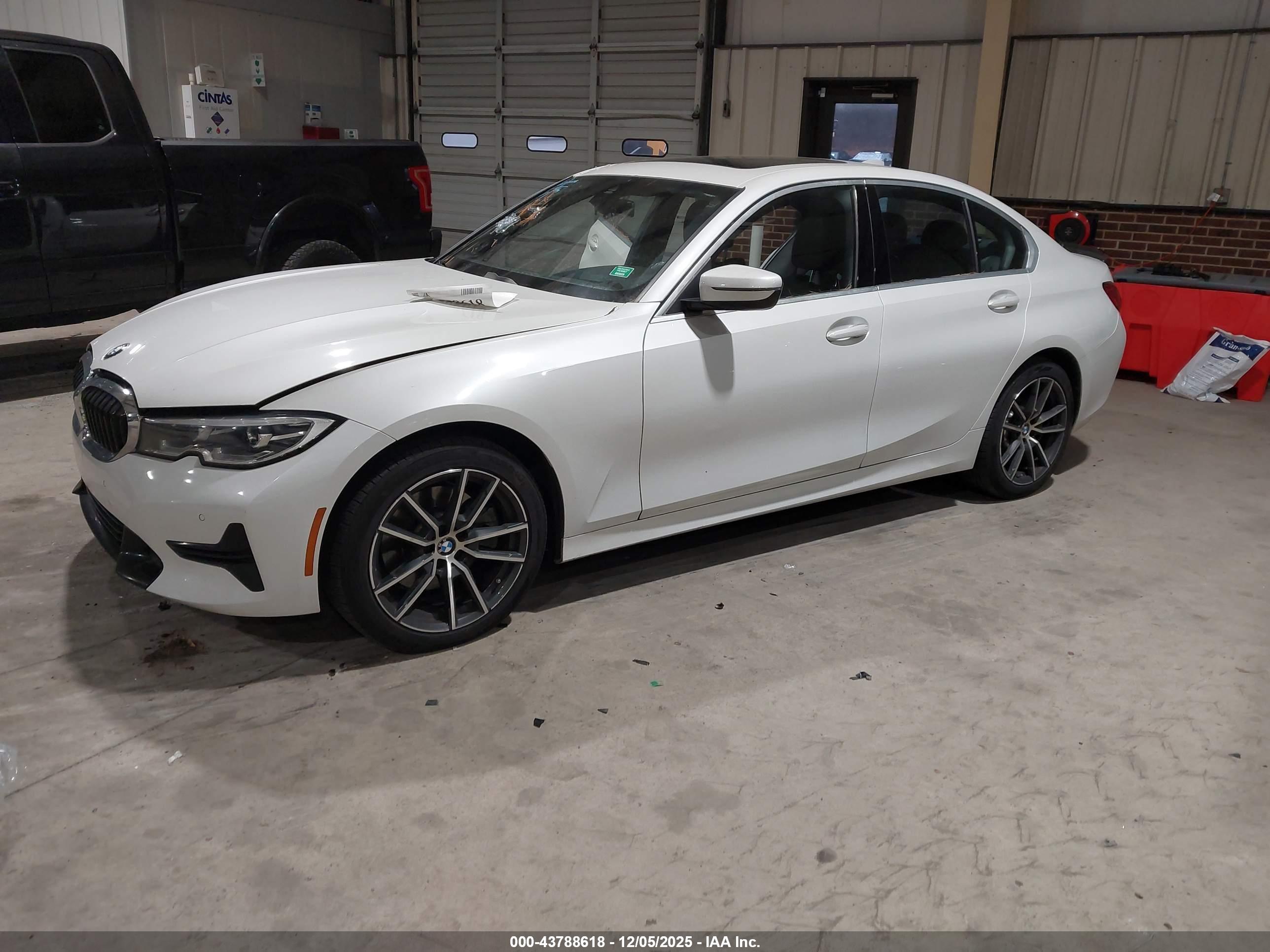 BMW 330I image 2