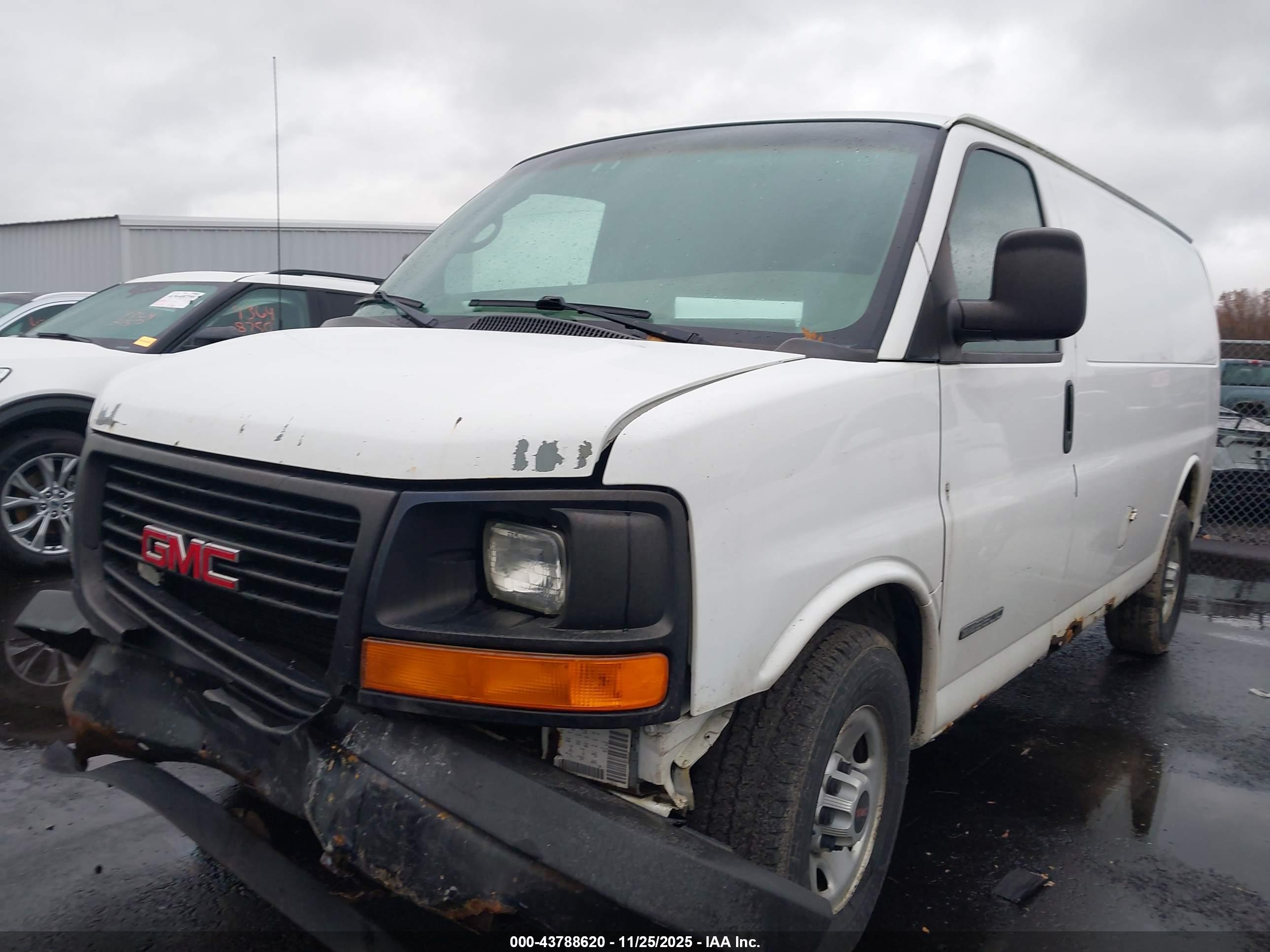 GMC SAVANA image 2