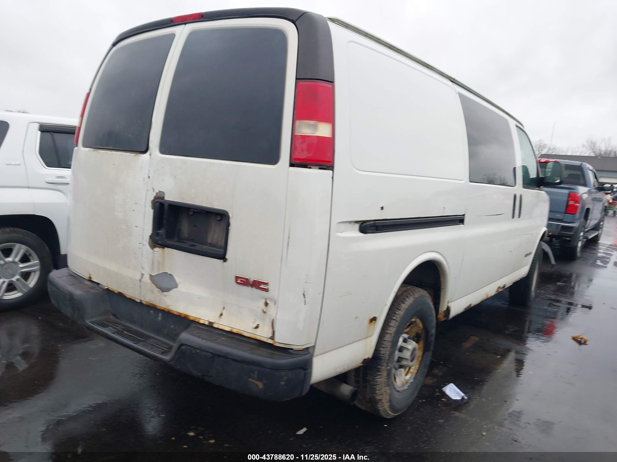 GMC SAVANA image 4
