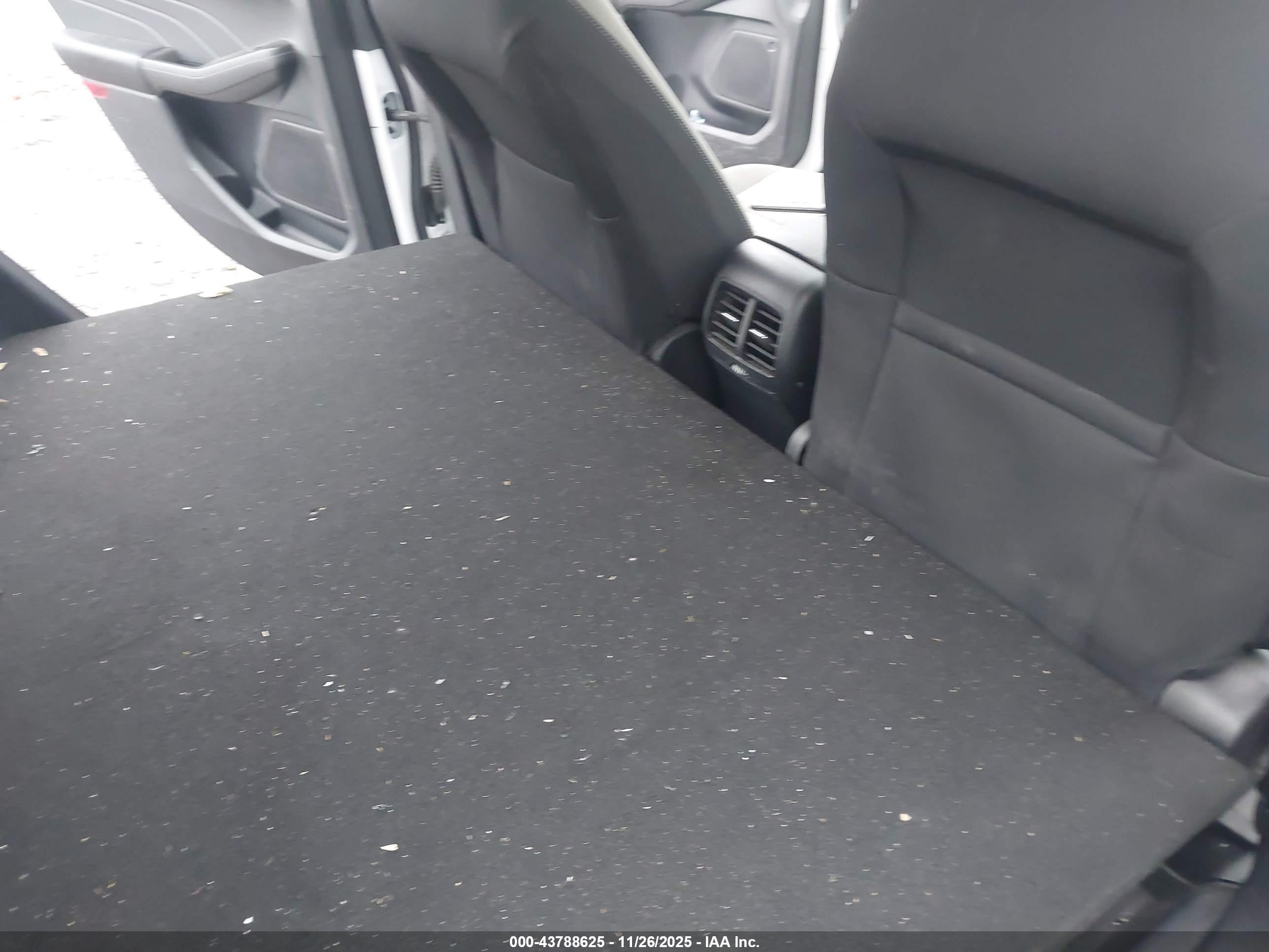 FORD ESCAPE image 8
