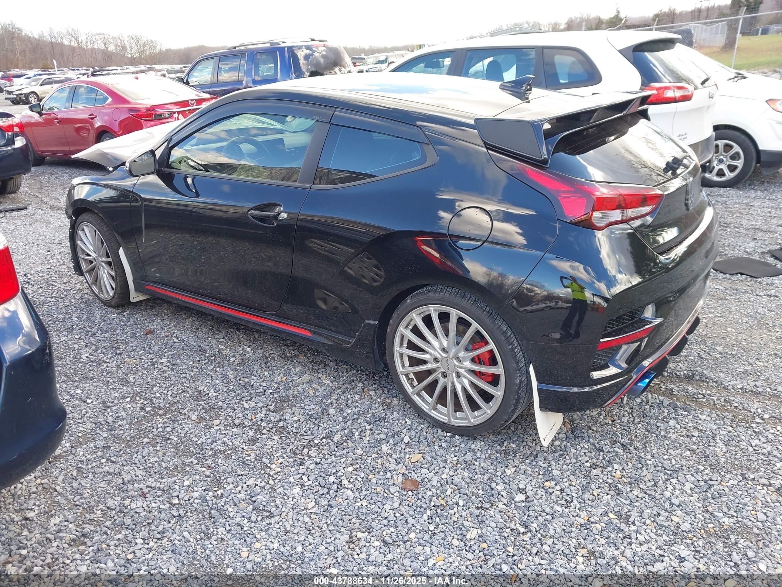 HYUNDAI VELOSTER image 3