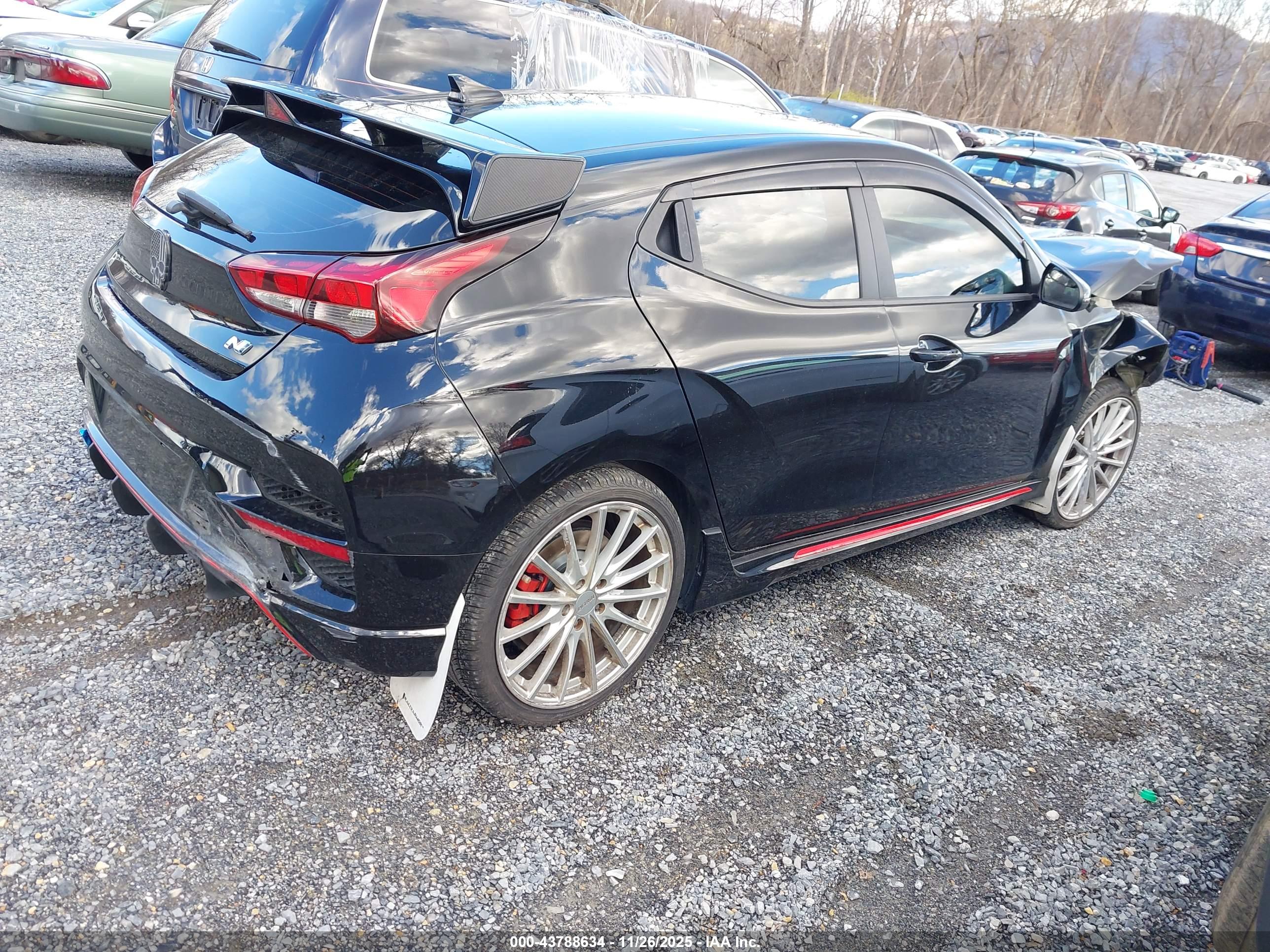 HYUNDAI VELOSTER image 4