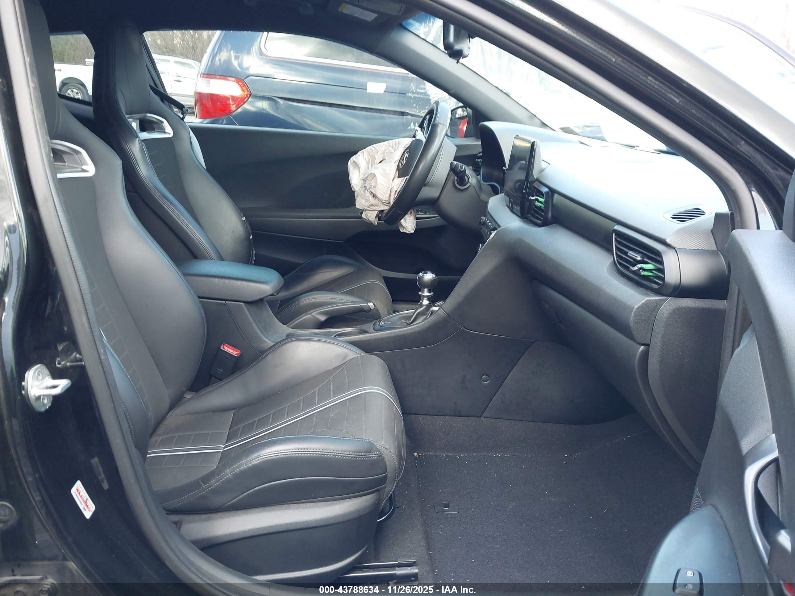 HYUNDAI VELOSTER image 5