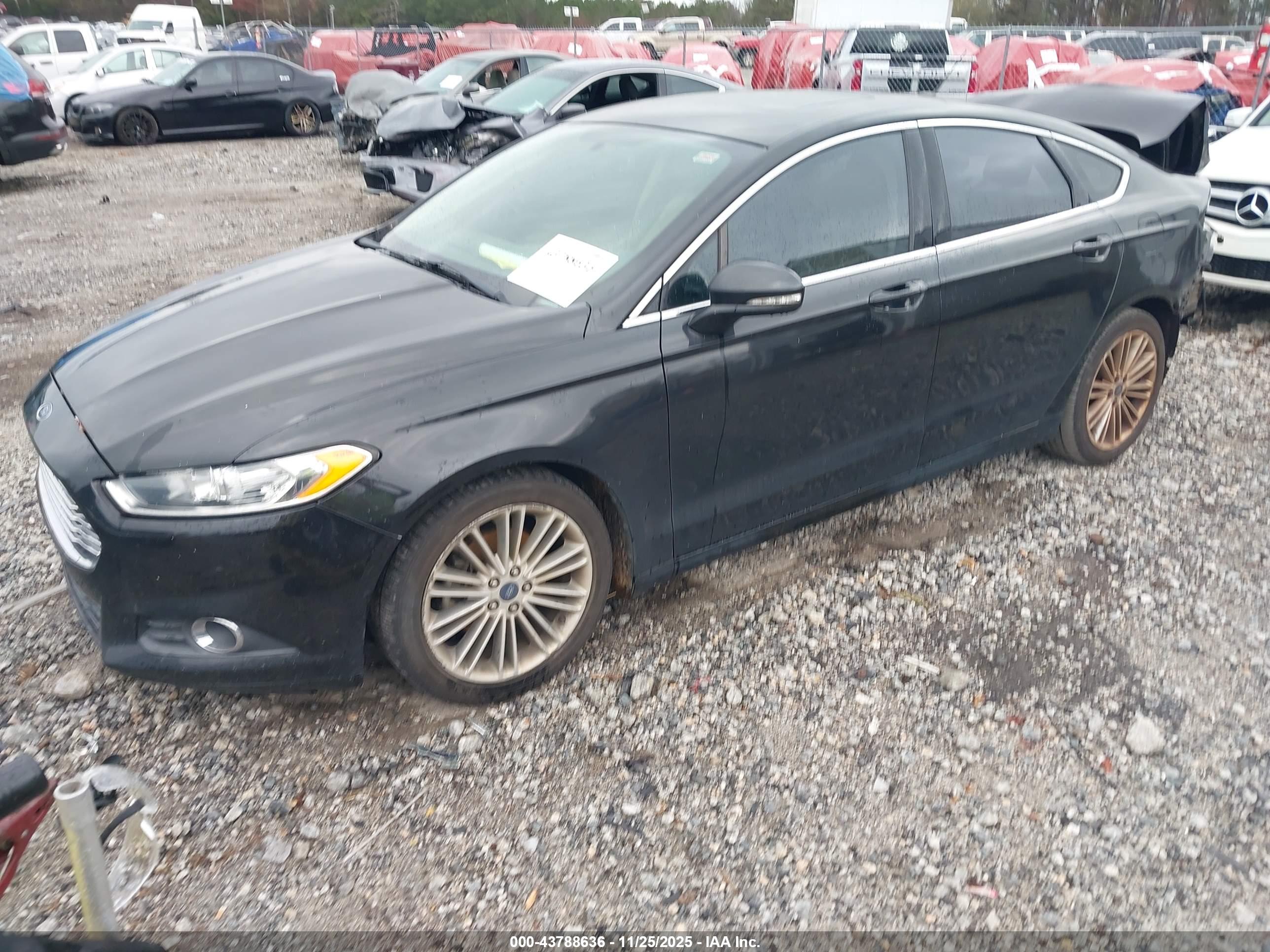 FORD FUSION image 2