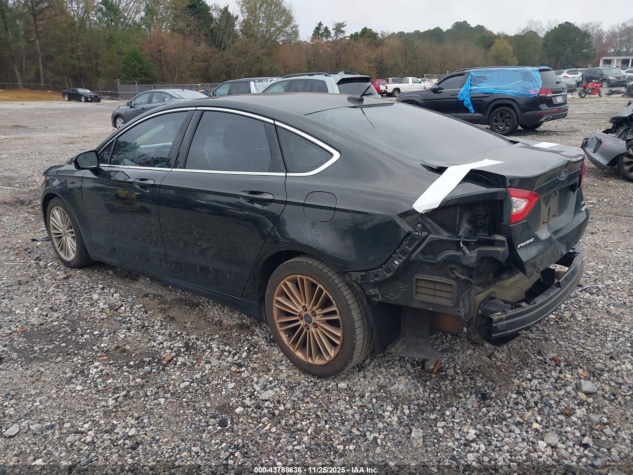 FORD FUSION image 3