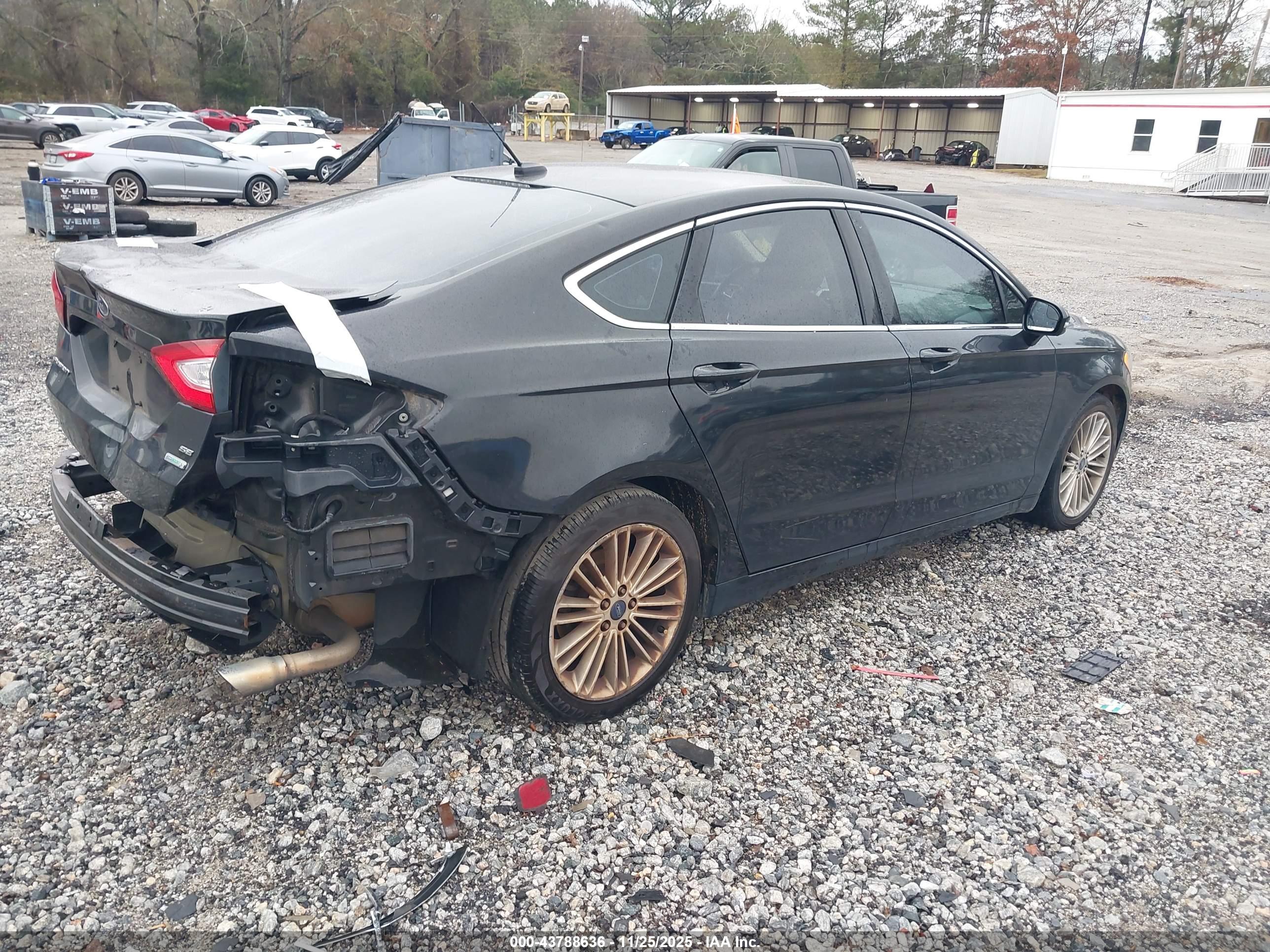 FORD FUSION image 4
