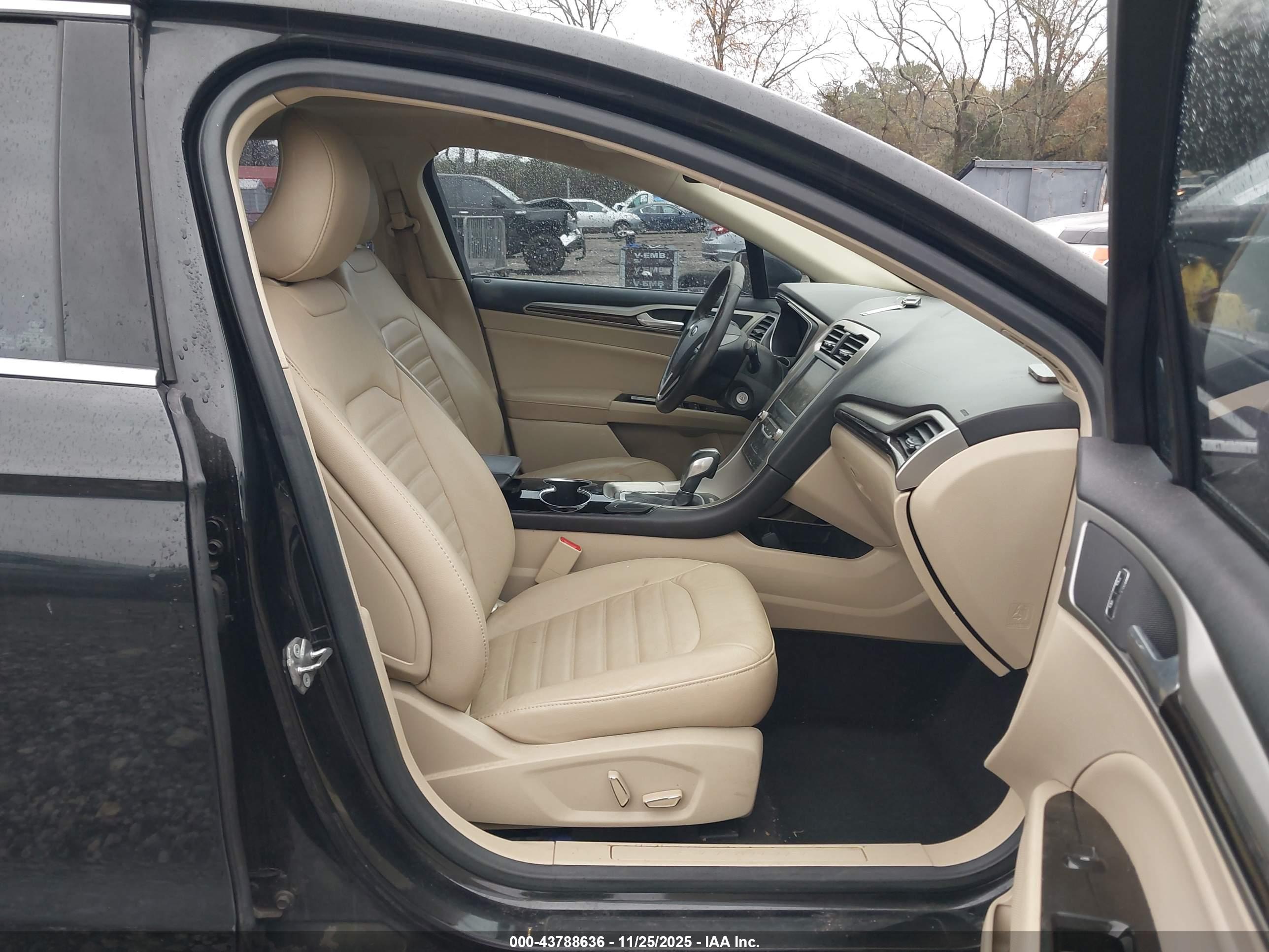 FORD FUSION image 5