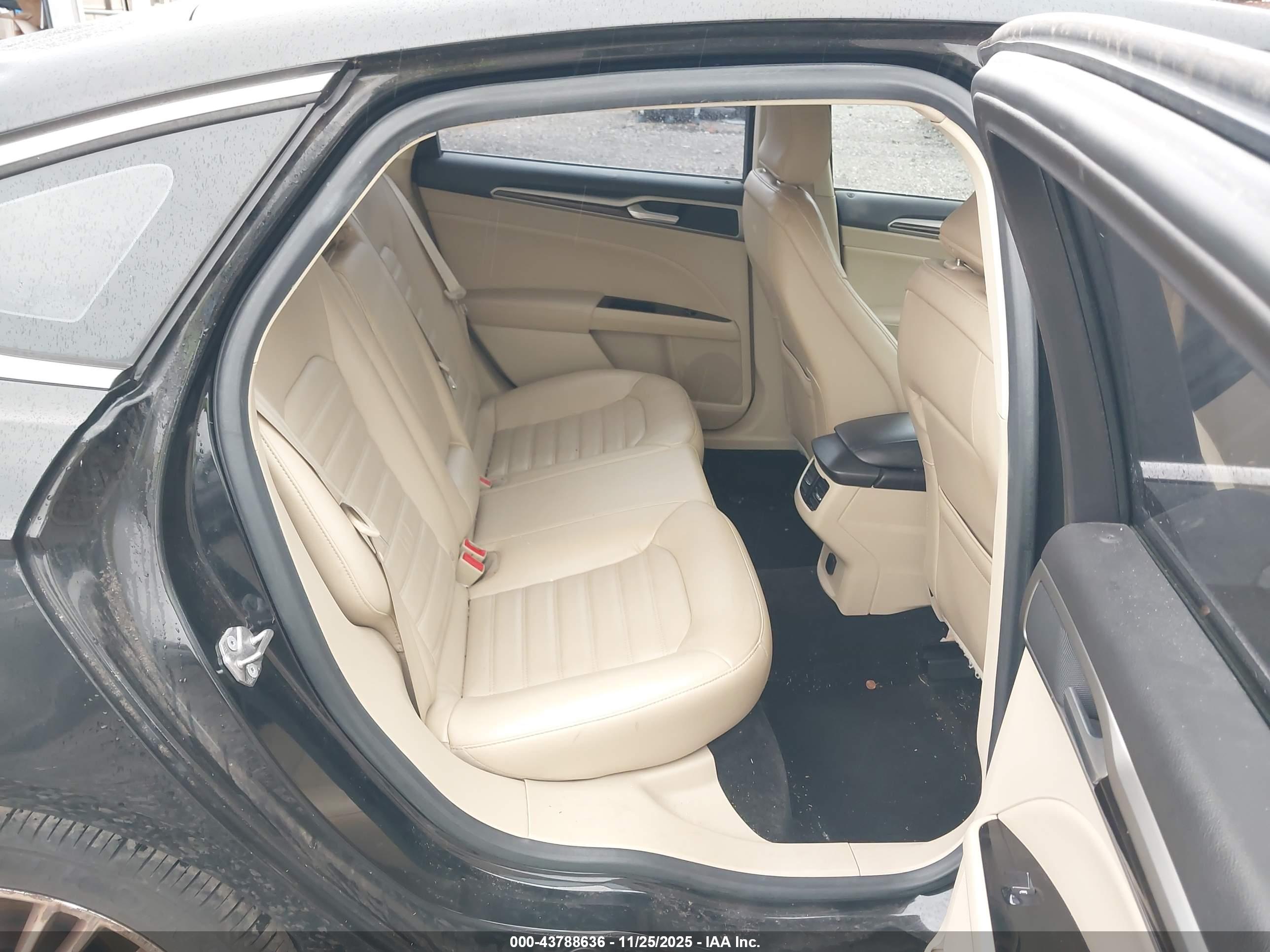 FORD FUSION image 8