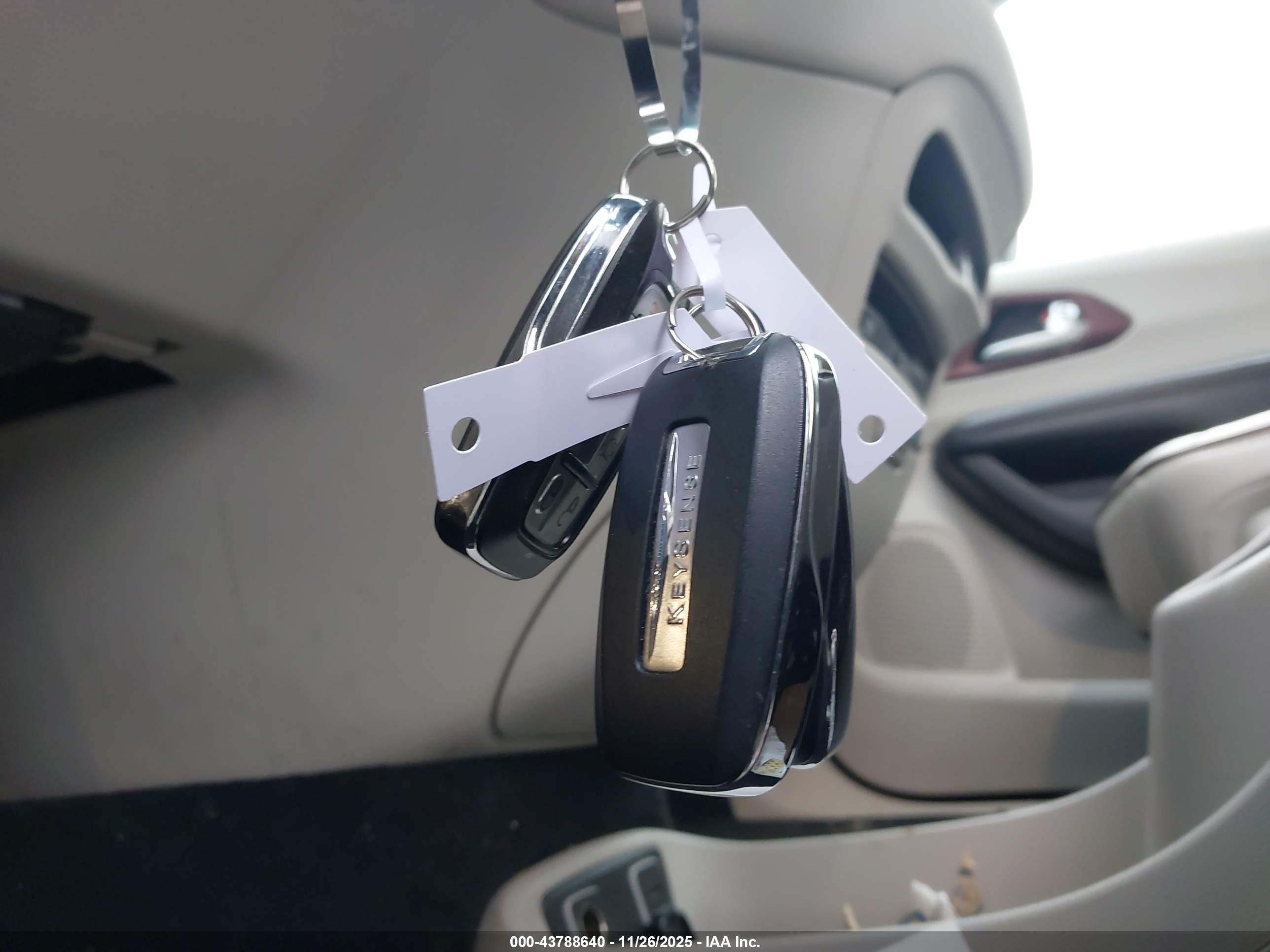 CHRYSLER PACIFICA image 11