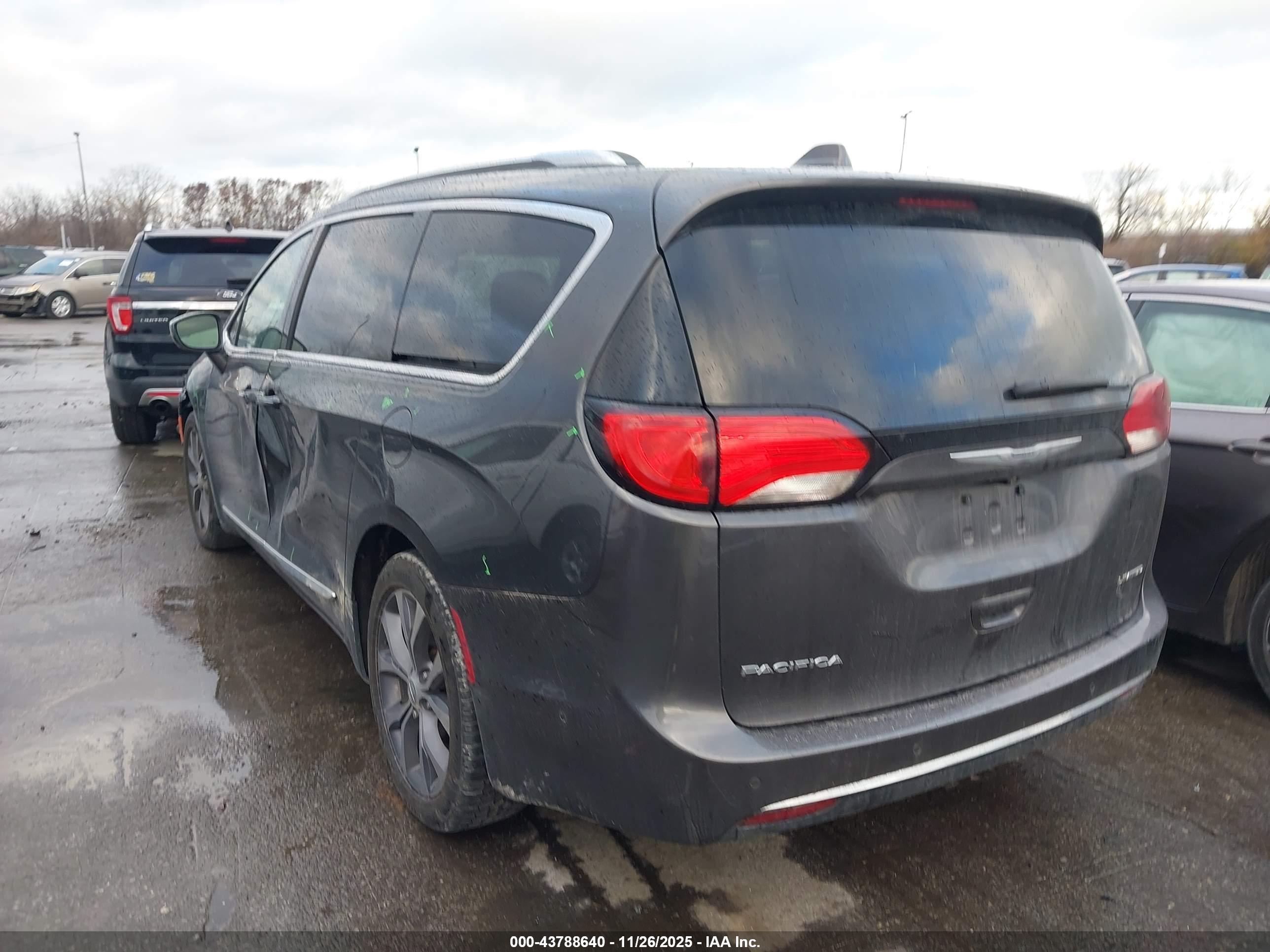 CHRYSLER PACIFICA image 3