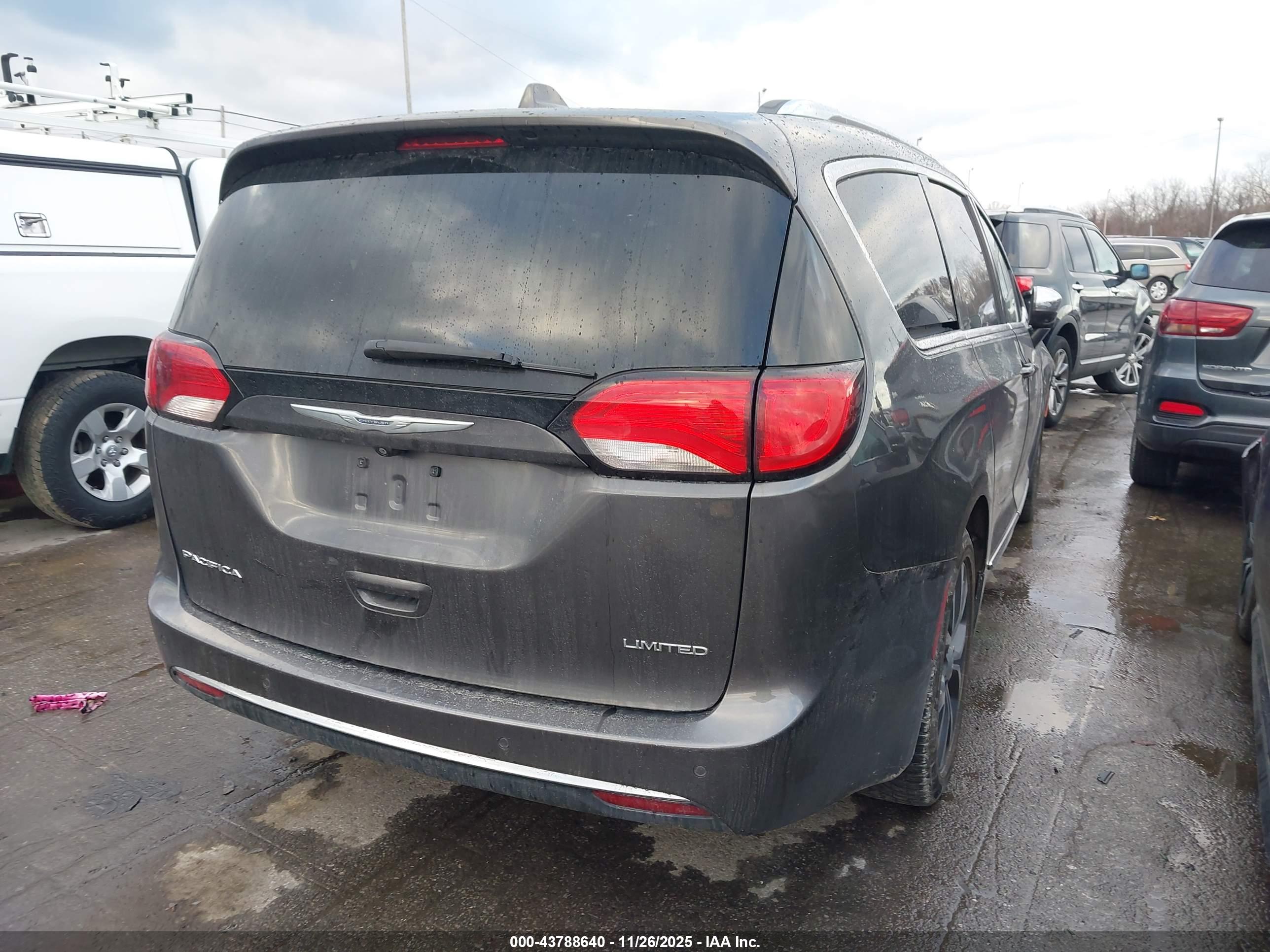CHRYSLER PACIFICA image 4