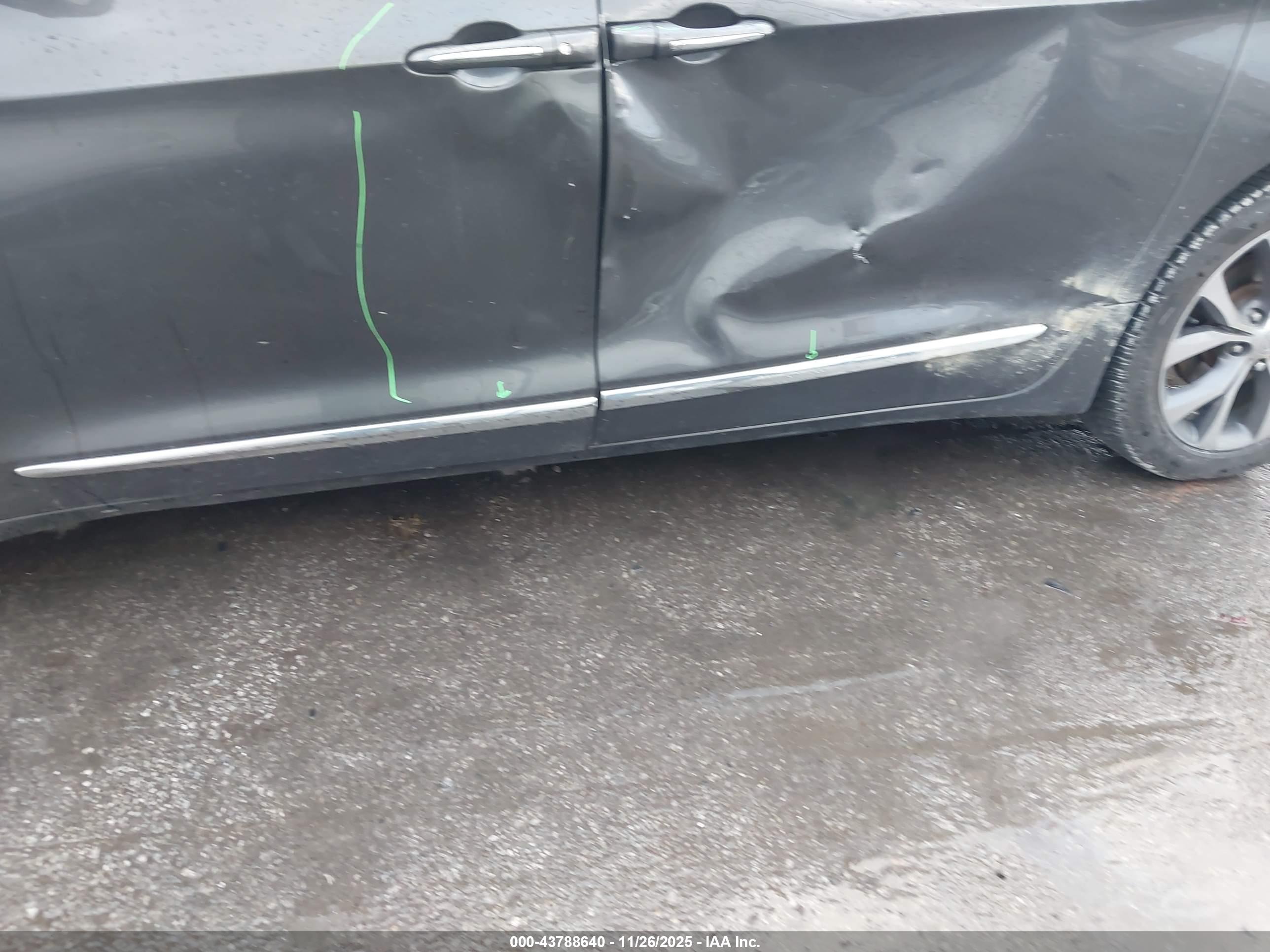 CHRYSLER PACIFICA image 6