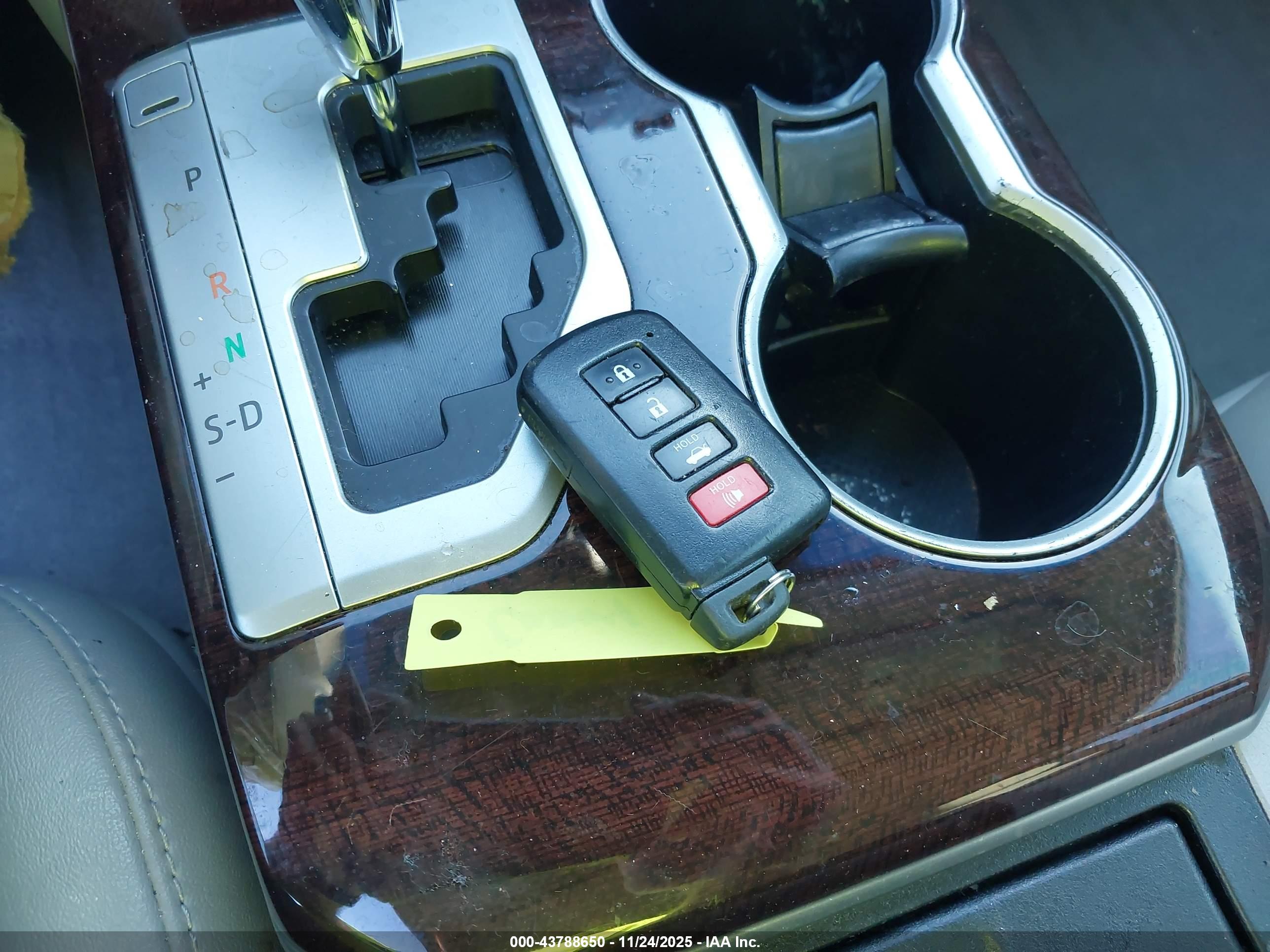 TOYOTA CAMRY image 11