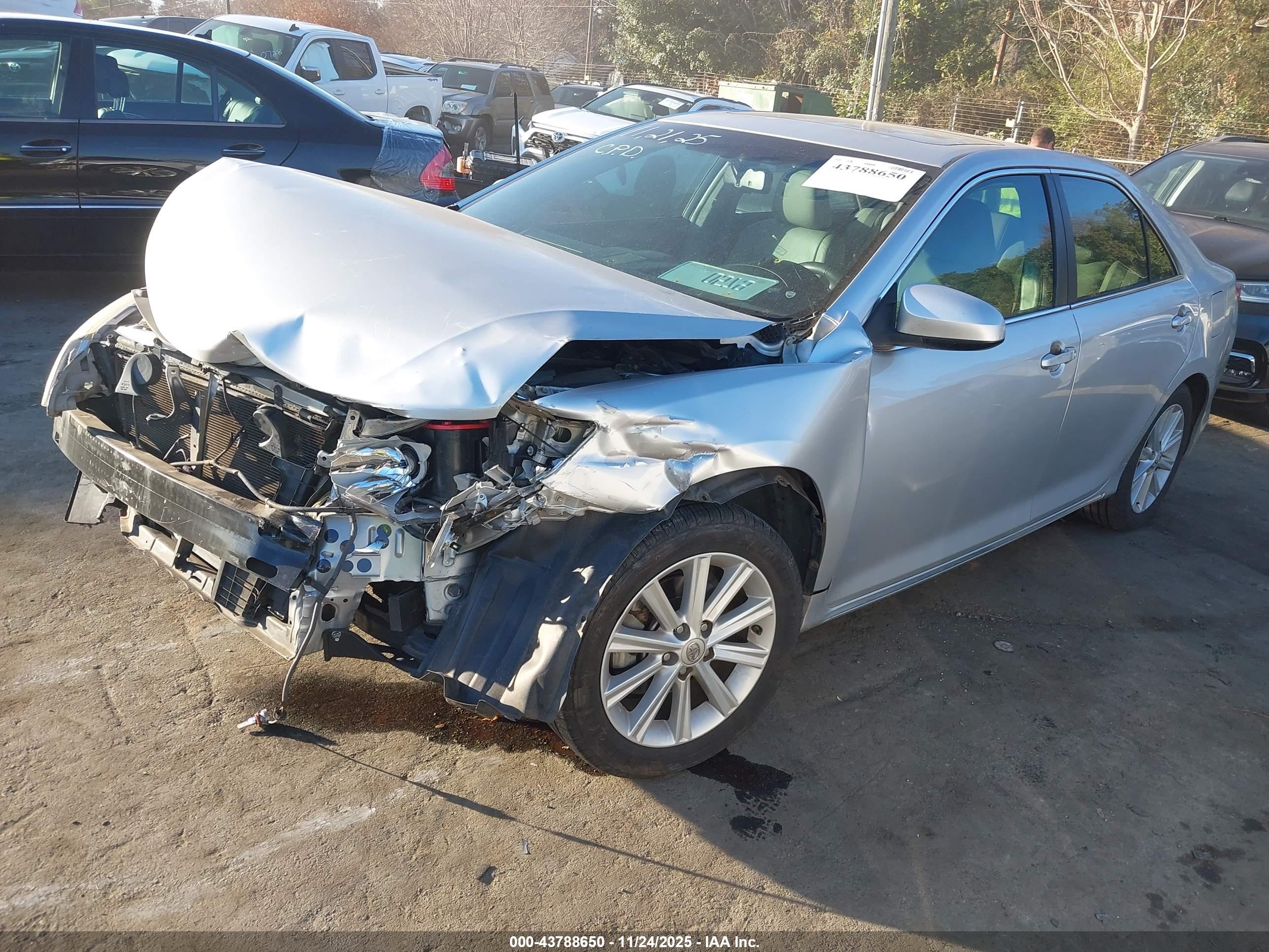 TOYOTA CAMRY image 2