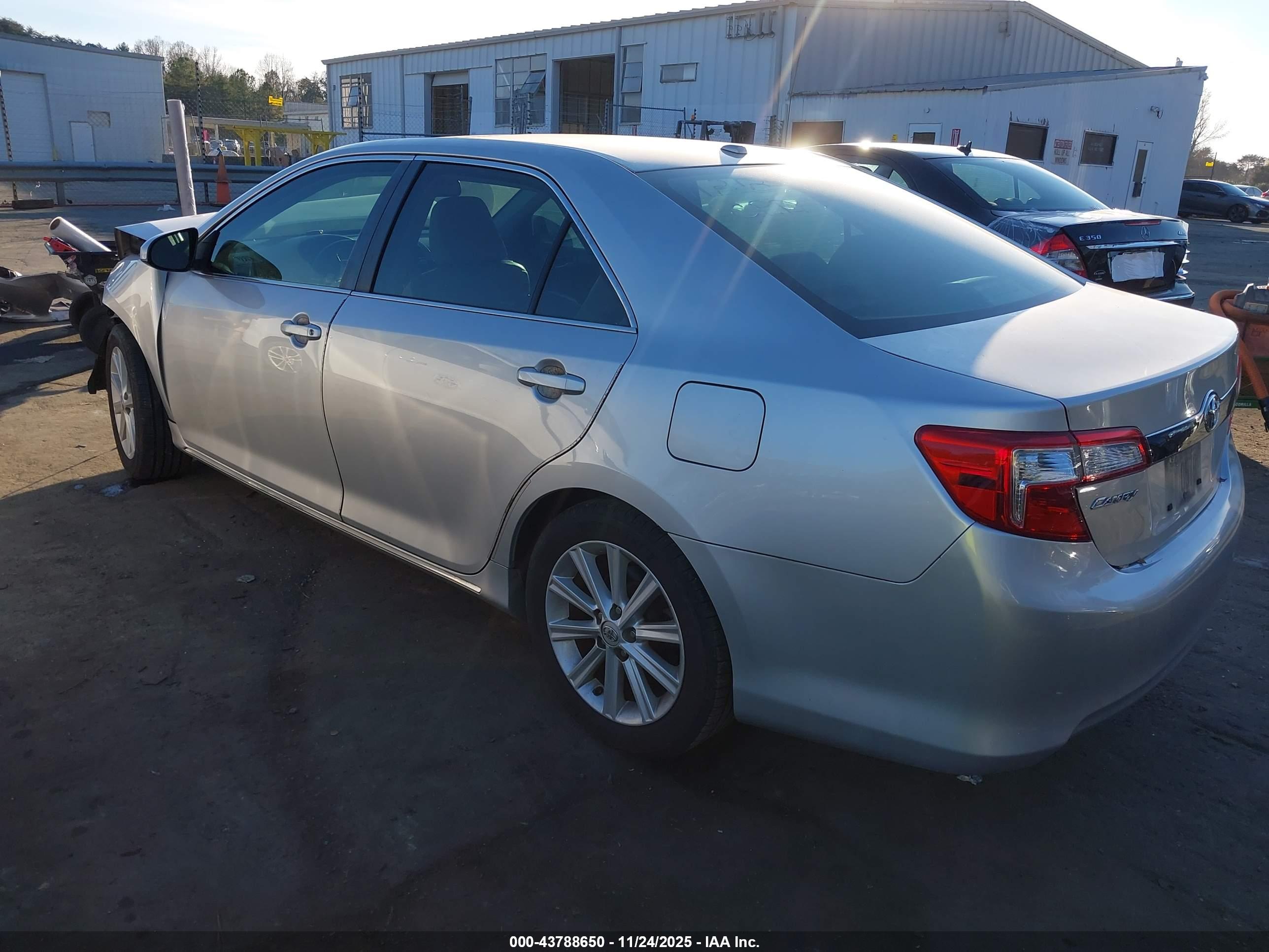 TOYOTA CAMRY image 3