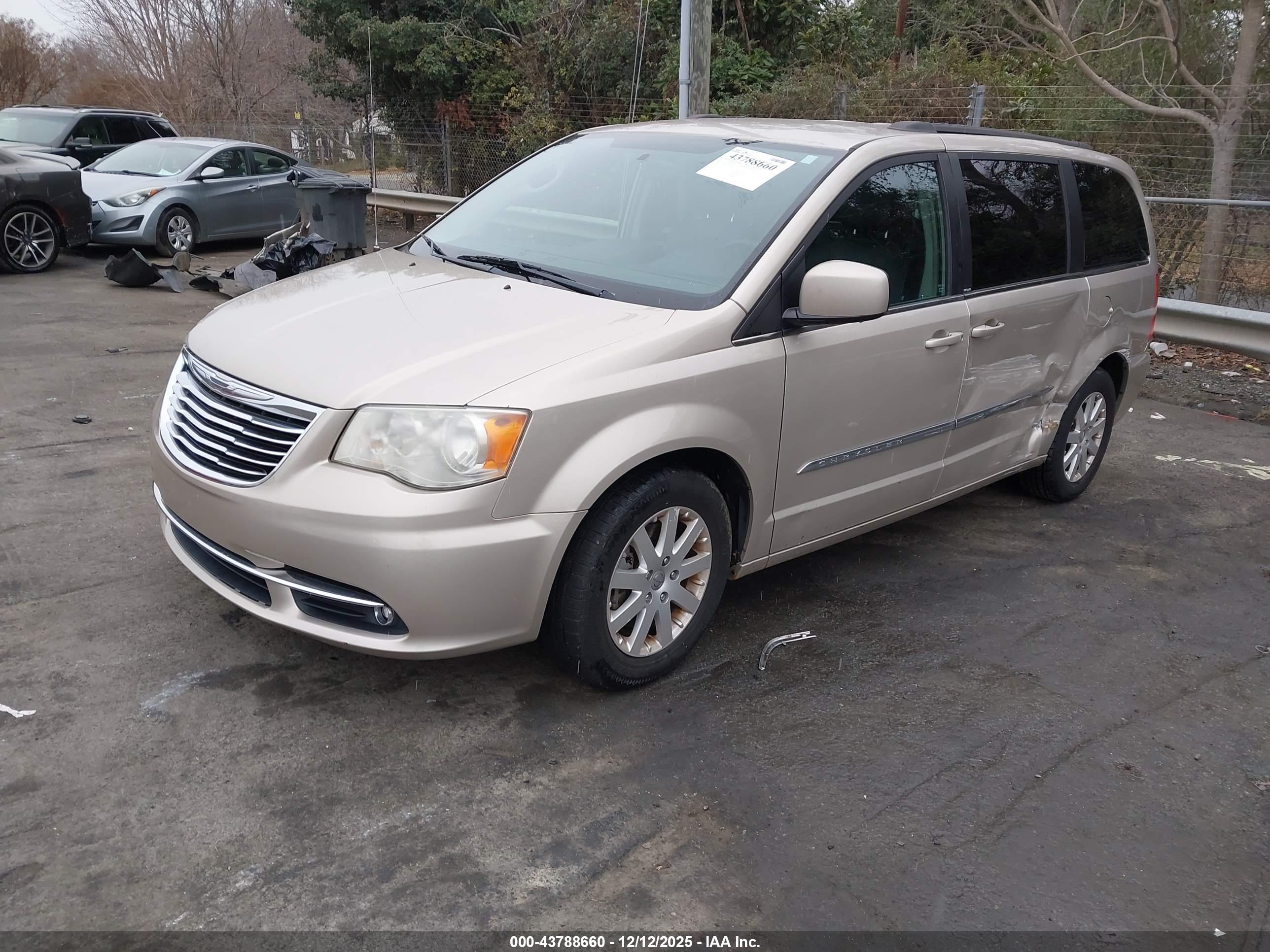 CHRYSLER TOWN image 2