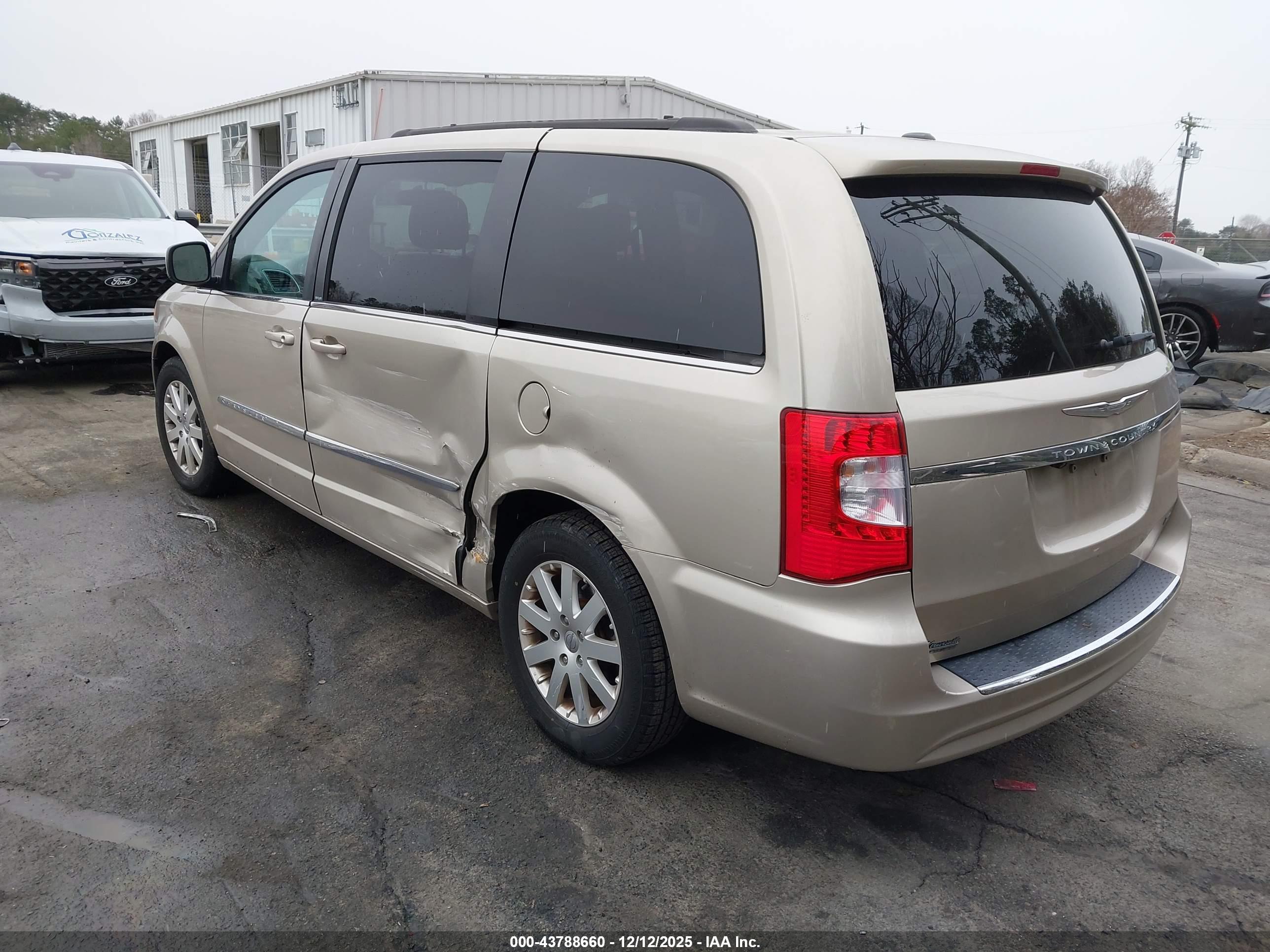 CHRYSLER TOWN image 3