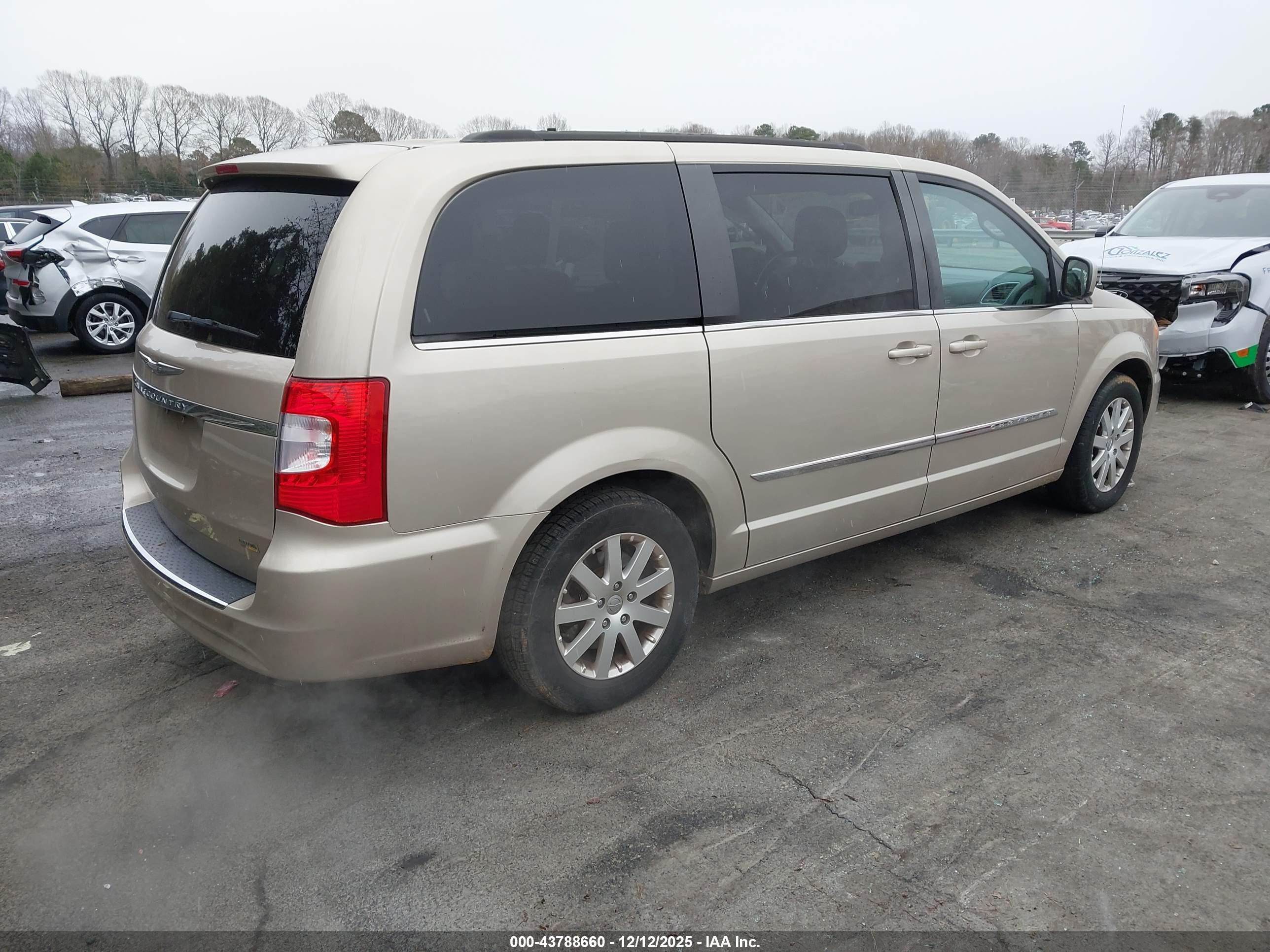 CHRYSLER TOWN image 4