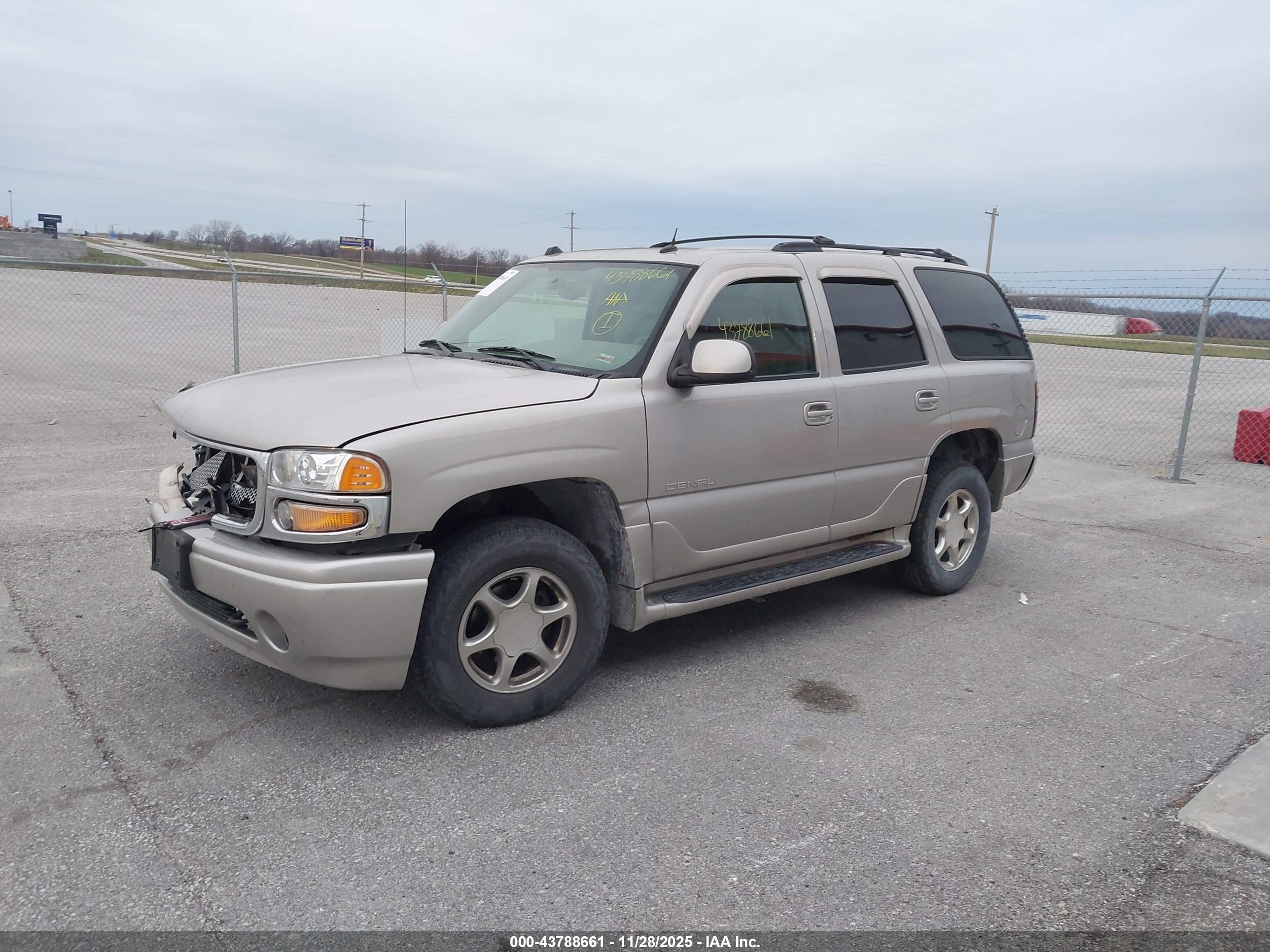 GMC YUKON image 2