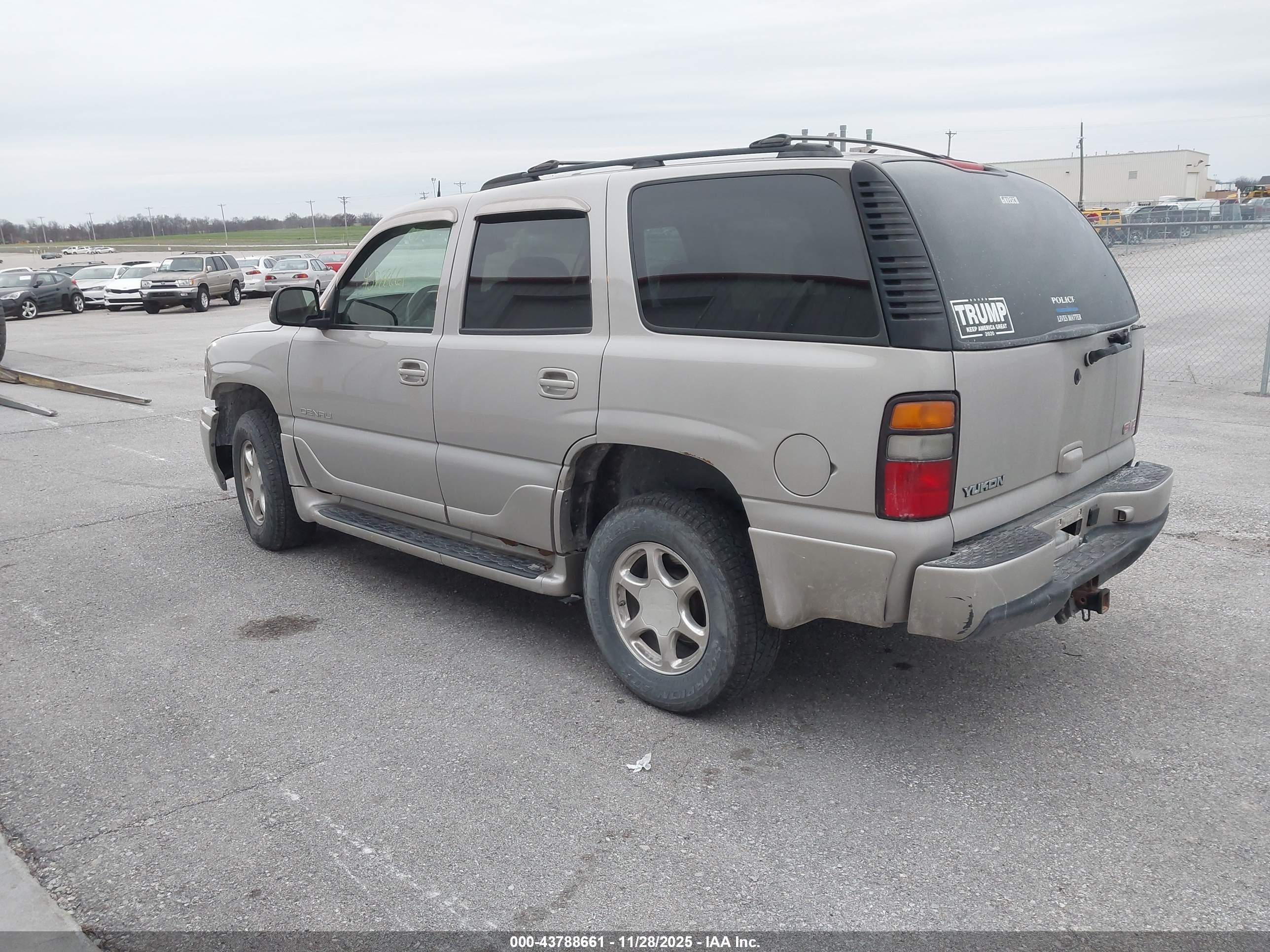 GMC YUKON image 3